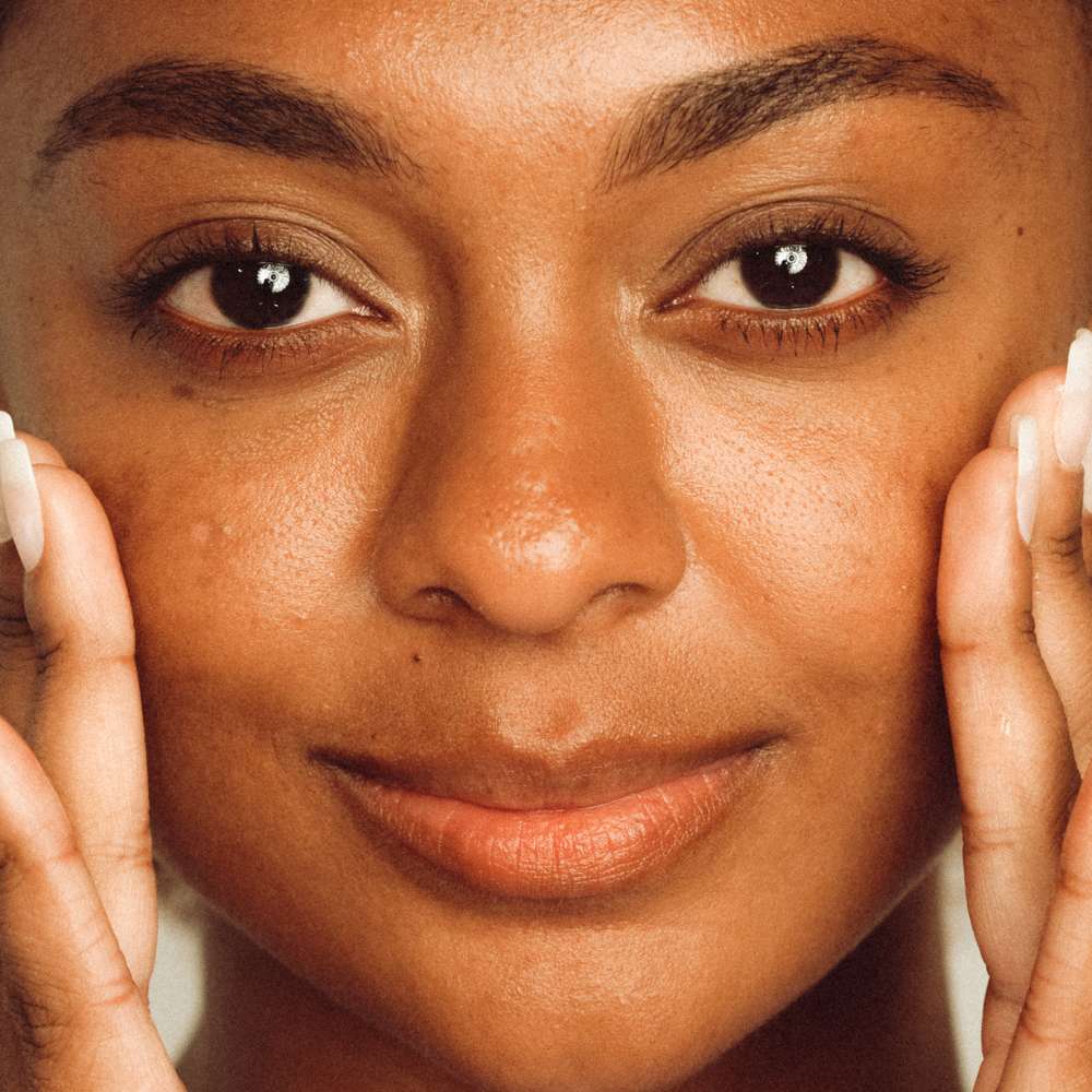 Soothing & Hydrating Lotion for Dry Skin - Moisturizing Body Lotion with Aloe Vera & Vitamin E for Sensitive Skin Care - Perfect for Daily Use After Shower or Sun Exposure