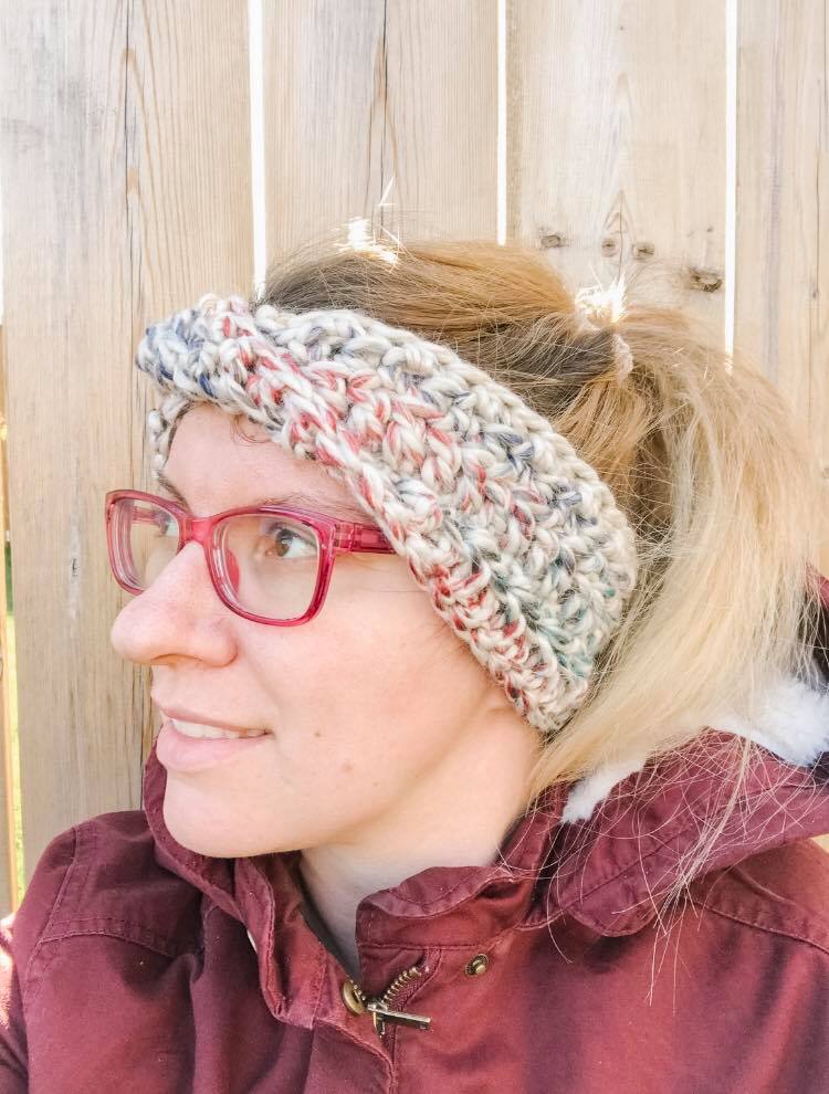 Stylish and Comfortable In a Twist Headband for Women - Perfect for Workouts, Yoga, and Everyday Fashion