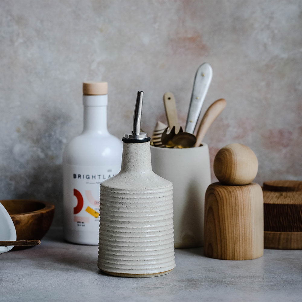 Premium Ribbed Ceramic Oil Bottle with Wooden Stopper - Elegant Kitchen Oil Dispenser for Olive, Vinegar & Cooking Oils - Perfect for Salad Dressing, Cooking & Gourmet Meal Prep