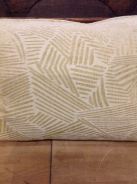 18K Gold Print Pillow - Luxury Decorative Throw Pillow for Sofa, Bed & Home Decor - Perfect for Living Room, Bedroom & Wedding Gifts