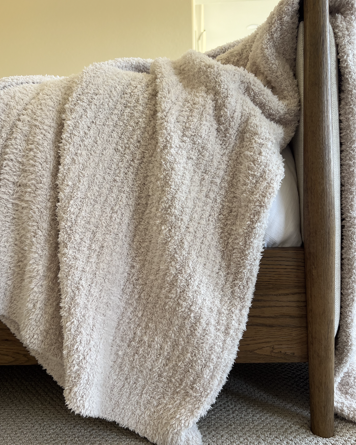 Home Collection Tan & Ivory Stripe Throw Blanket - Soft Cozy Decorative Couch Bedroom Decor for Winter Warmth