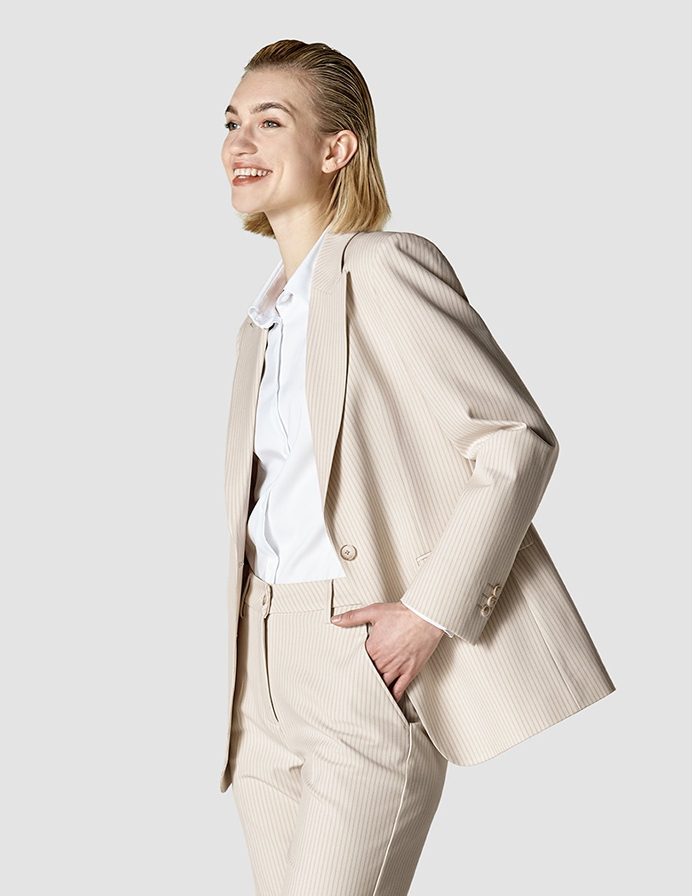 Essential Blazer Cream Latte - Women's Casual Blazer Jacket for Office & Date Night | Perfect for Workwear, Business Meetings & Evening Outfits