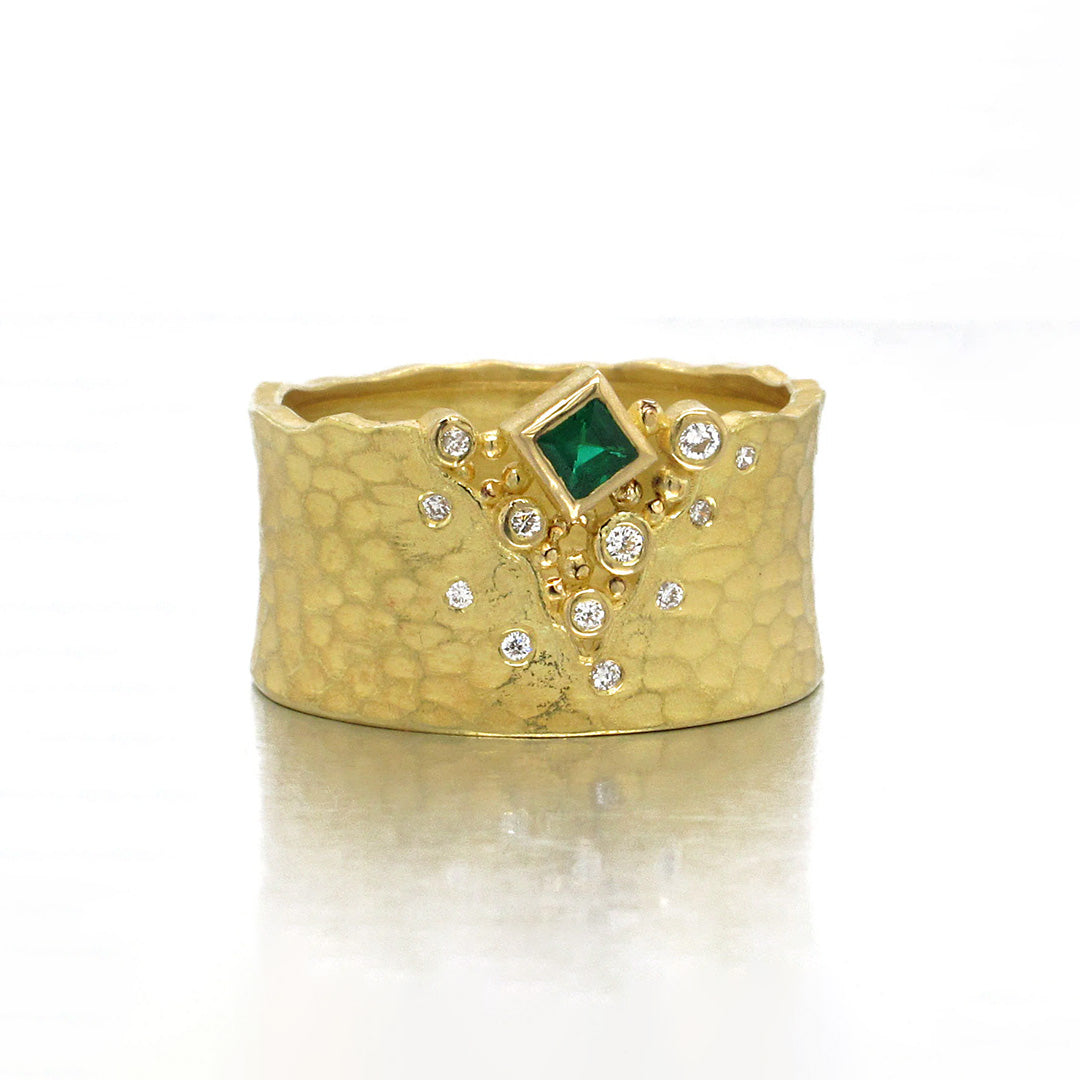 Exquisite Emerald & Diamond Ice Edge Crevasse Ring - Elegant Wedding Band, Anniversary Gift & Luxury Jewelry for Women - Perfect for Engagement, Special Occasions & Everyday Glamour