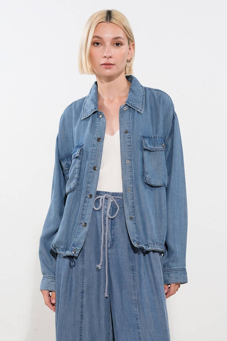 Active Vibe Tencel Denim Jacket for Women - Lightweight Stretch Comfortable Casual Wear - Perfect for Spring Outings, Weekend Brunch & Street Style Fashion