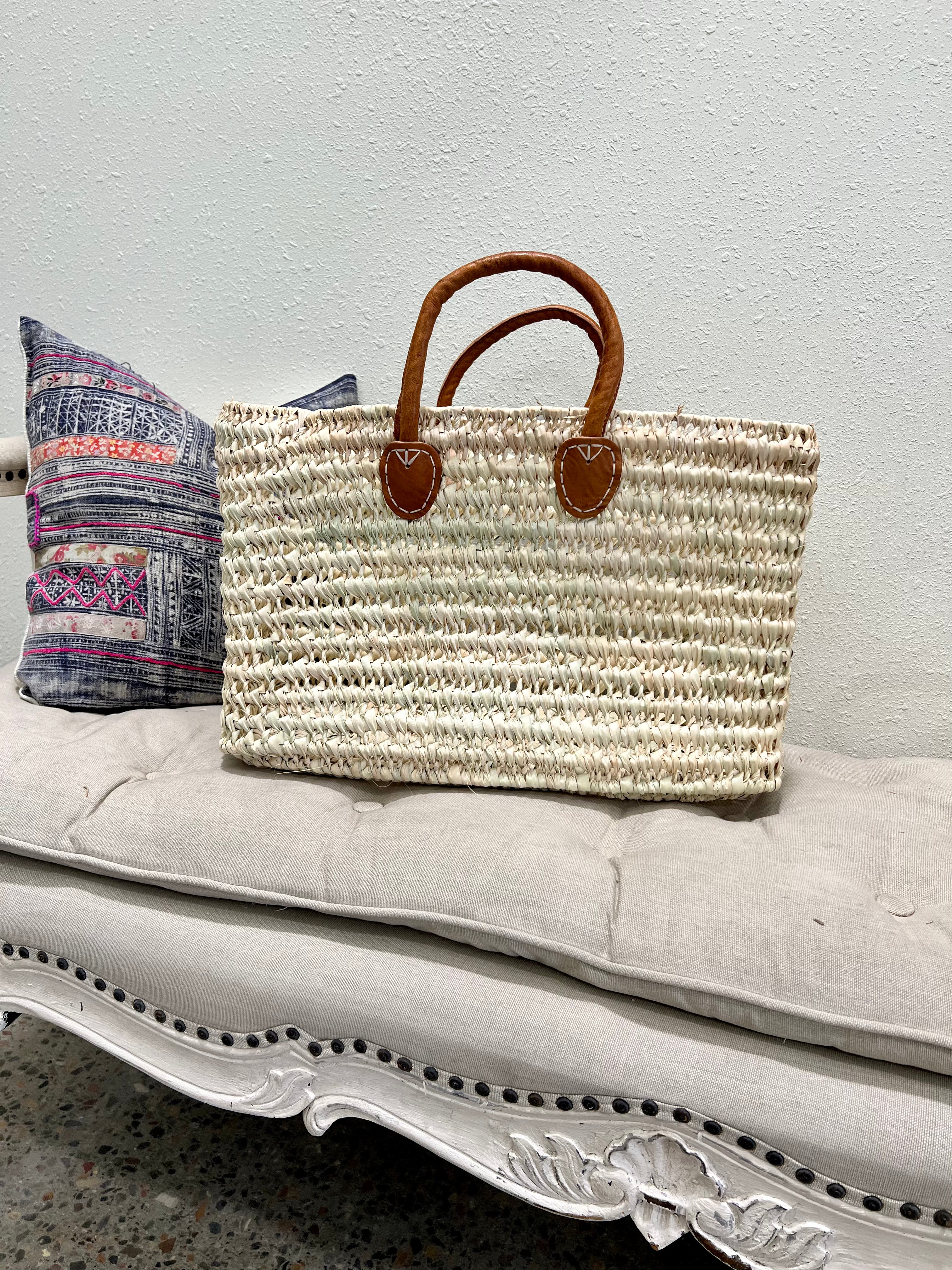 Handwoven Caramel Brown Round Basket with Short Handle - Perfect for Picnics, Home Decor, and Storage
