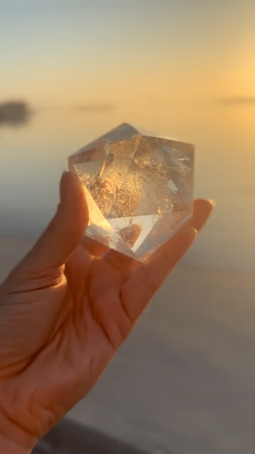 Natural Clear Quartz Crystal Geometric Points - Healing Stones for Meditation, Reiki, and Home Decor | Perfect for Yoga, Feng Shui, and Spiritual Gifts