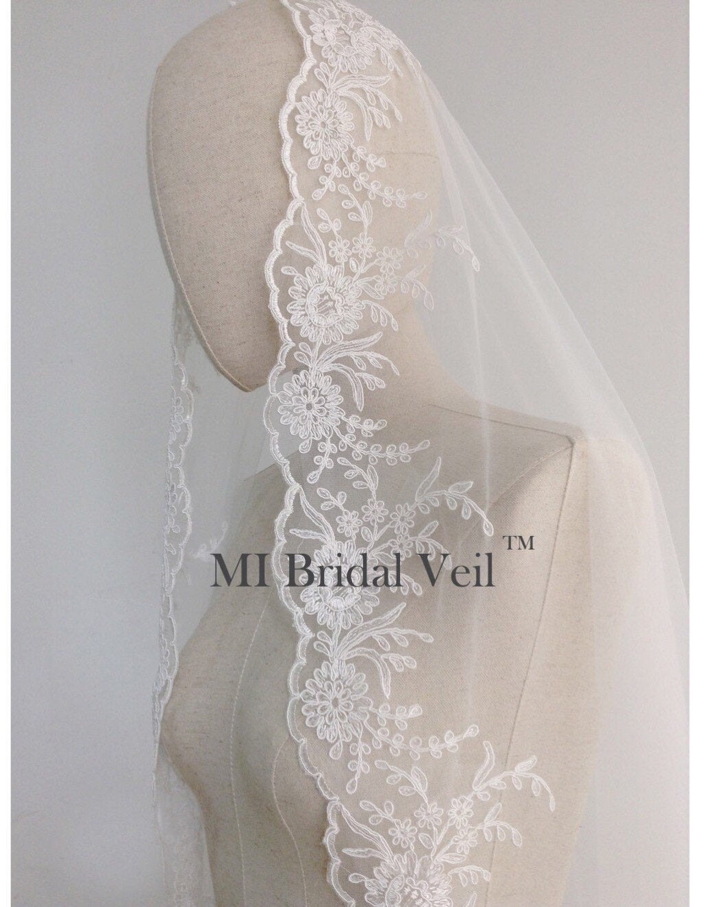 Elegant Mantilla Lace Wedding Veil with Floral Leaf Design - Spanish Bridal Veil for Church Ceremony & Romantic Photography