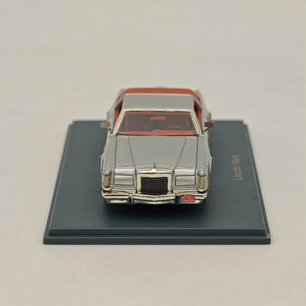 1/87 Lincoln Continental Mark V Resin Car Model - Limited Silver Edition | NEO SCALE MODELS | Collectible Diecast Vehicle for Display & Diorama Scenes