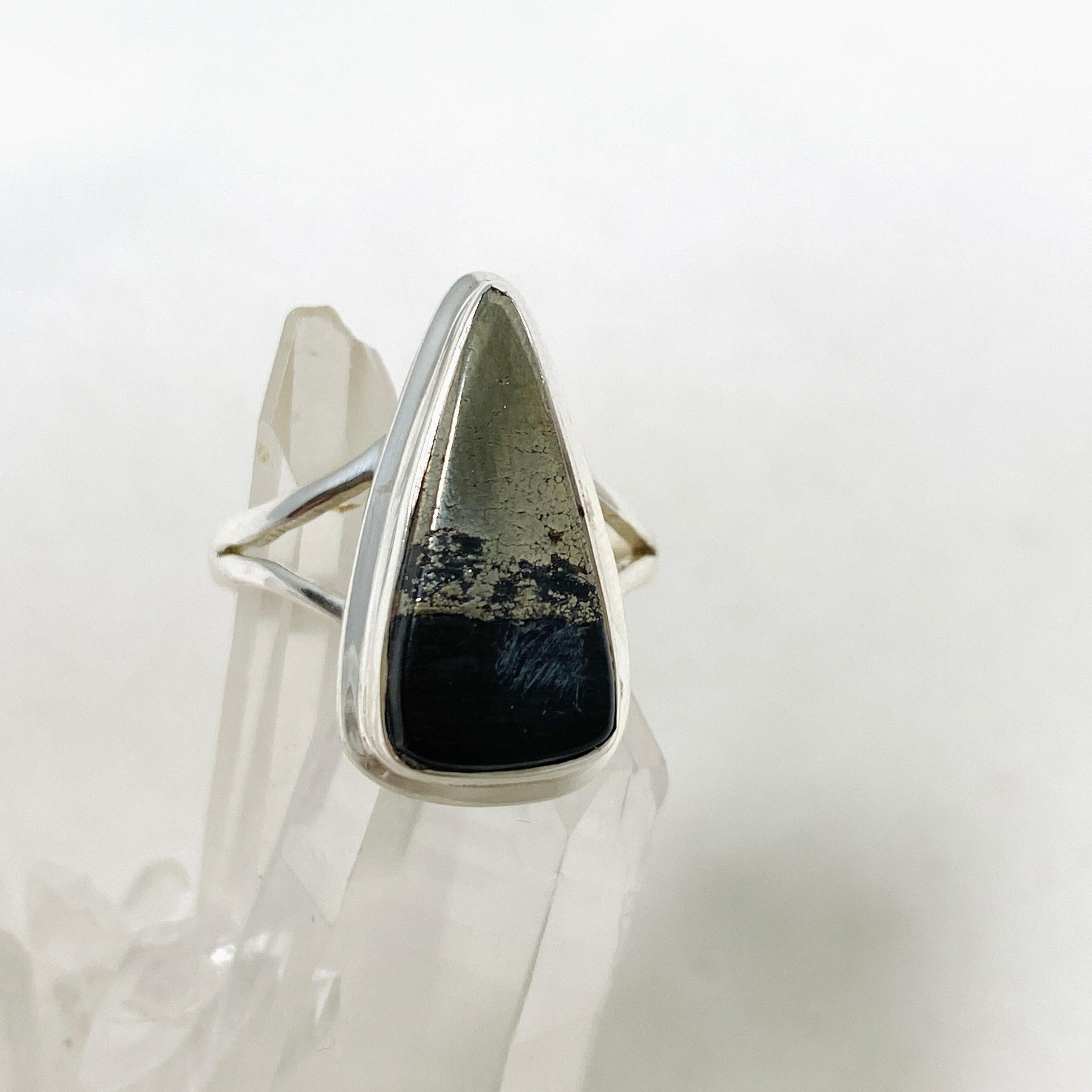 Healer's Gold Triangular Split Band Ring - Size 8 KRGJ3201 - Perfect for Boho Fashion, Spiritual Healing & Everyday Wear
