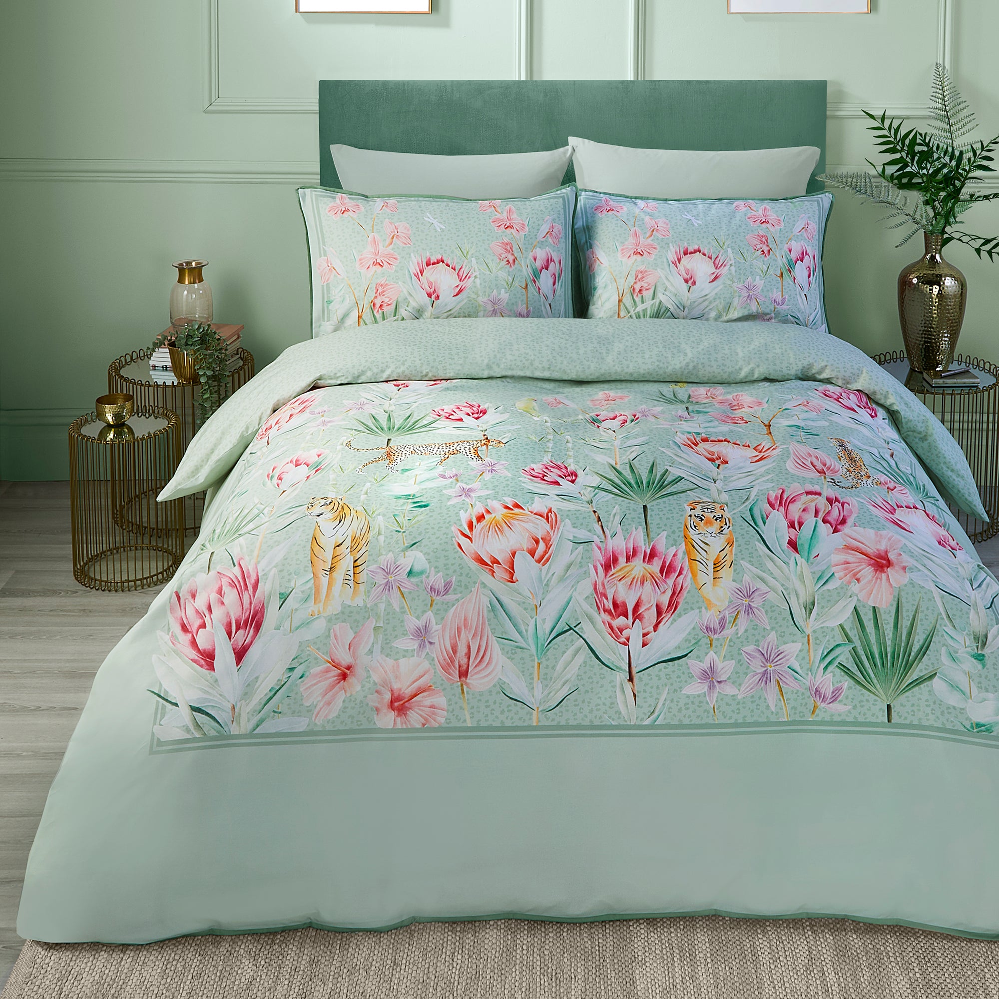 Tropical Leopard Print Duvet Cover Set - Green Jungle Animal Theme Bedding for Boho & Safari Decor - Perfect for Bedroom, Guest Room & Vacation Rental