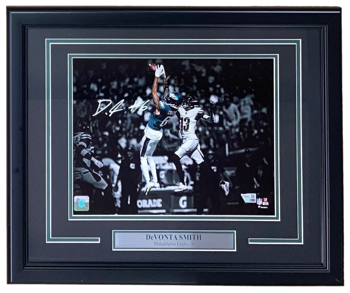 Devonta Smith Autographed Framed 11x14 Philadelphia Eagles Photo - Limited Edition NFL Memorabilia for Eagles Fans - Perfect for Man Cave, Sports Bar, or Gift for Football Collectors