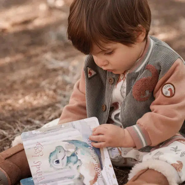 Arlo Finds Iggy - Elegant Baby Board Book for Early Learning & Storytime | Perfect for Toddlers' Bedtime Reading & Preschool Education