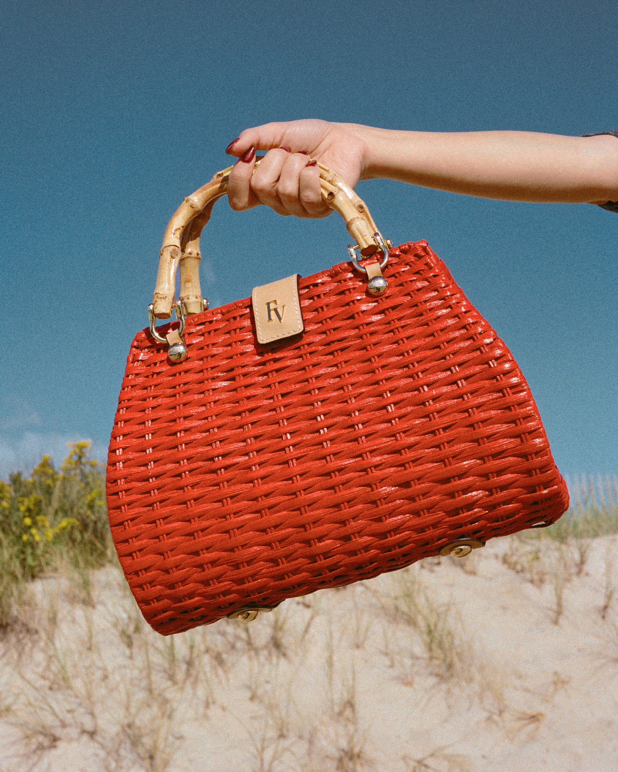 Stylish Red Rooster Wicker Handbag - Trendy Rattan Crossbody Purse for Women, Perfect for Beach, Picnic, and Summer Outfits