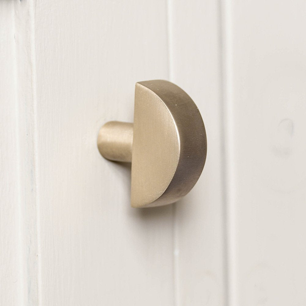 Vintage Satin Brass Mid Century Half Moon Cabinet Knob - Retro Kitchen & Bathroom Drawer Pulls for Dresser, Wardrobe & Furniture Hardware (Set of 10) - Perfect for Home Renovation & DIY Projects