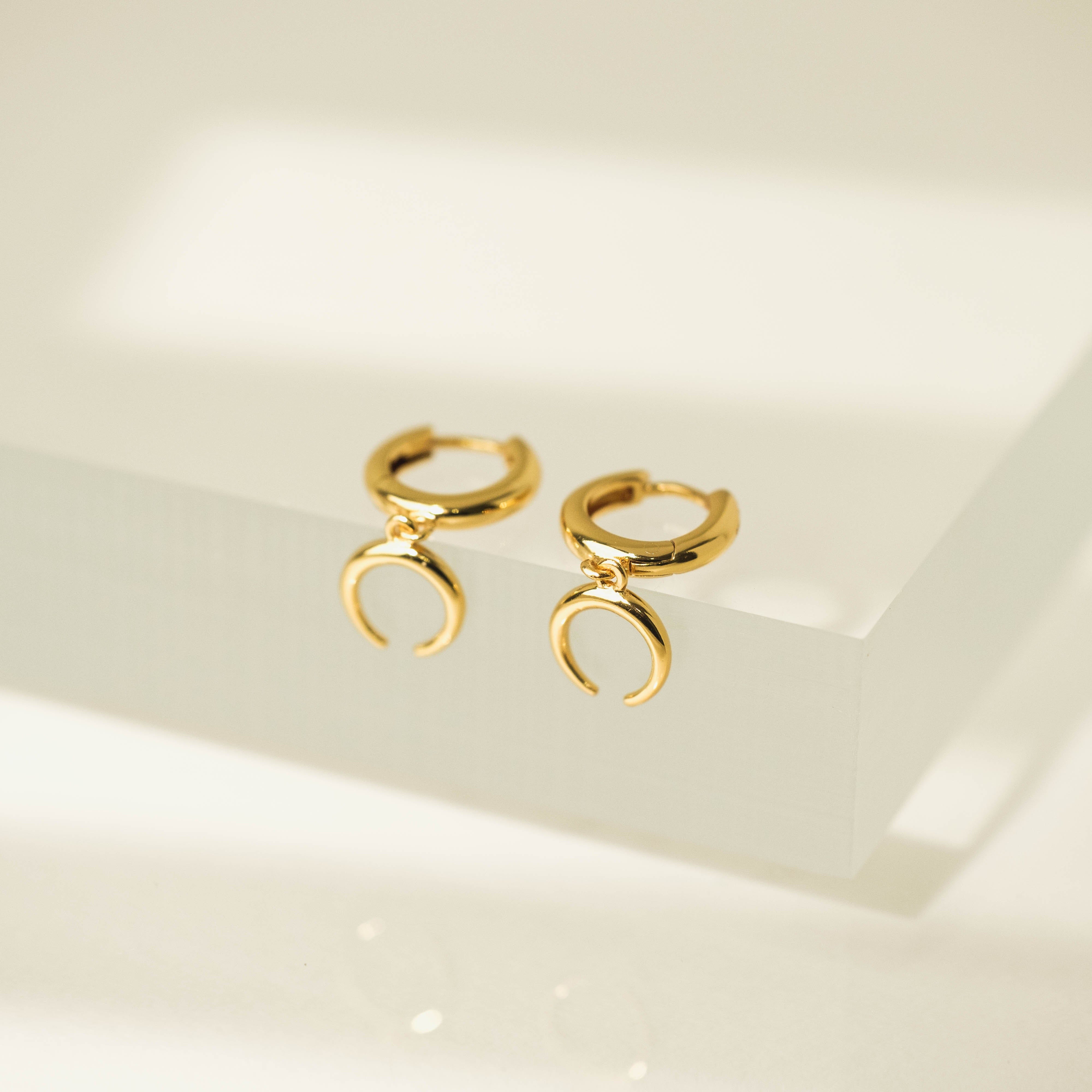 Stylish Horn Charm Huggie Drop Hoop Earrings for Women - Boho Chic Dangle Earrings for Everyday Wear & Special Occasions
