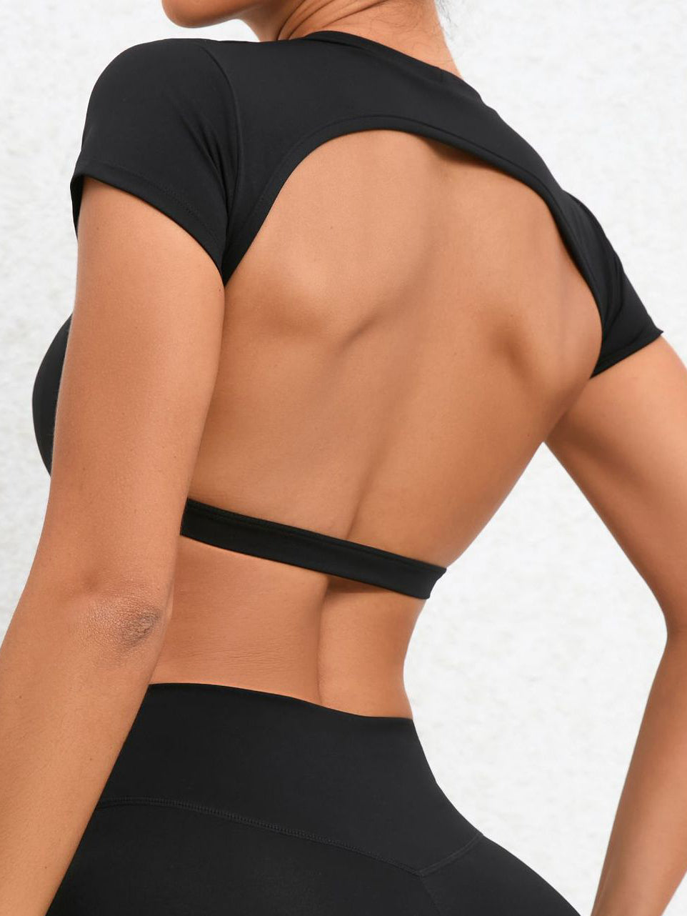 ZASUWA Women's Backless Crop Top with Built-in Pads - Short Sleeve Casual Shirt for Summer, Beach, Party & Night Out