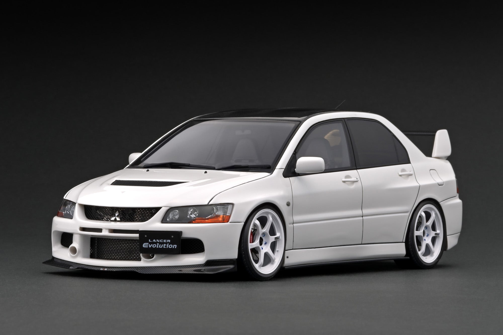 1:18 Scale Mitsubishi Lancer Evolution IX (CT9A) White Diecast Model Car - Perfect for Collectors, Racing Enthusiasts & Home/Office Display