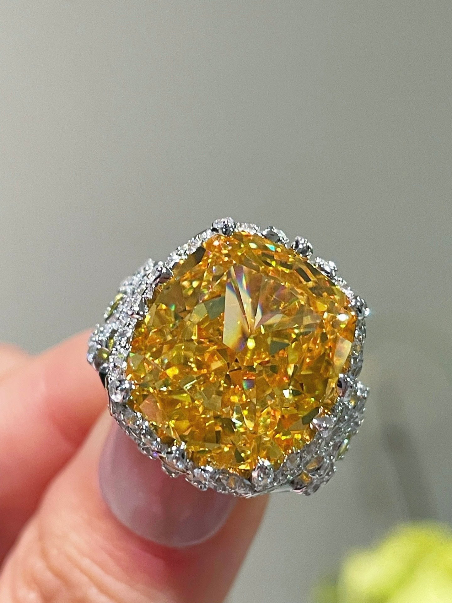 Elegant Yellow Diamond Daisy Ring – Floral Engagement Ring for Women | Perfect for Weddings, Anniversaries & Romantic Gifts