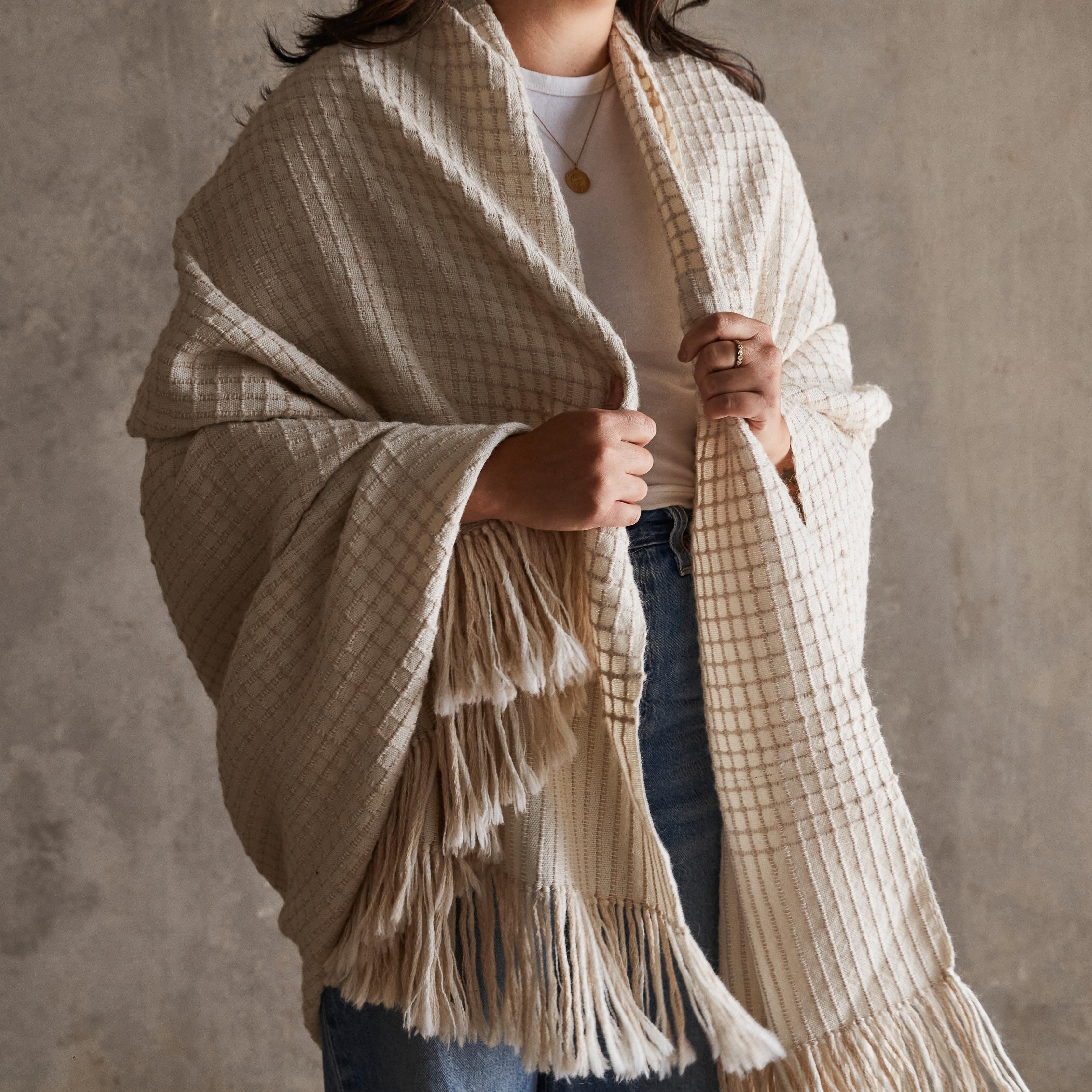 Soft & Warm La Leña Luxe Alpaca Throw Blanket - Premium 100% Alpaca Wool for Cozy Home, Bed & Couch - Perfect for Winter Nights & Gift Giving