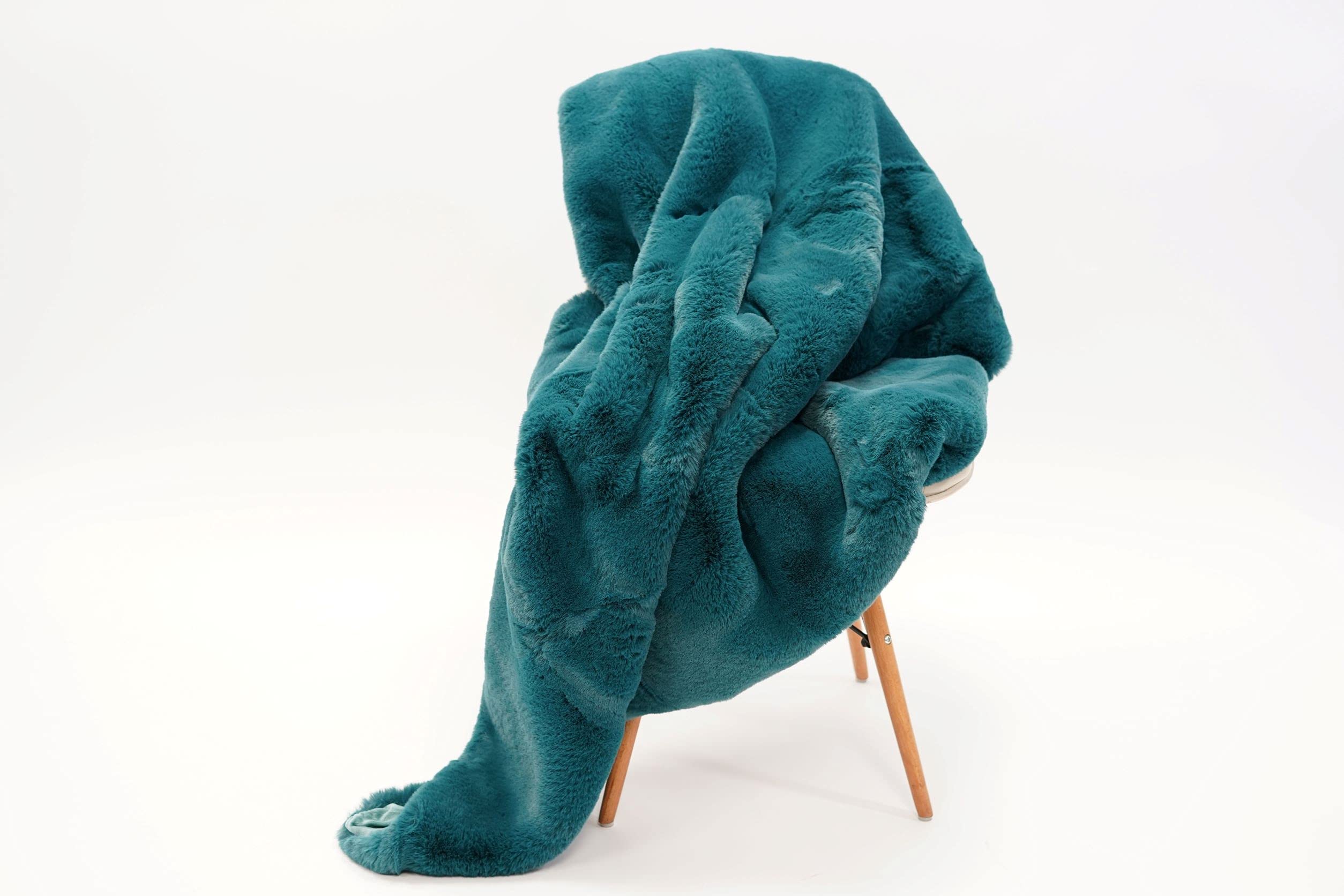 Soft Cozy Faux Fur Blanket - Luxury Plush Throw for Bed, Couch & Sofa - Warm Winter Bedspread for Home Decor, Gifts & Relaxation