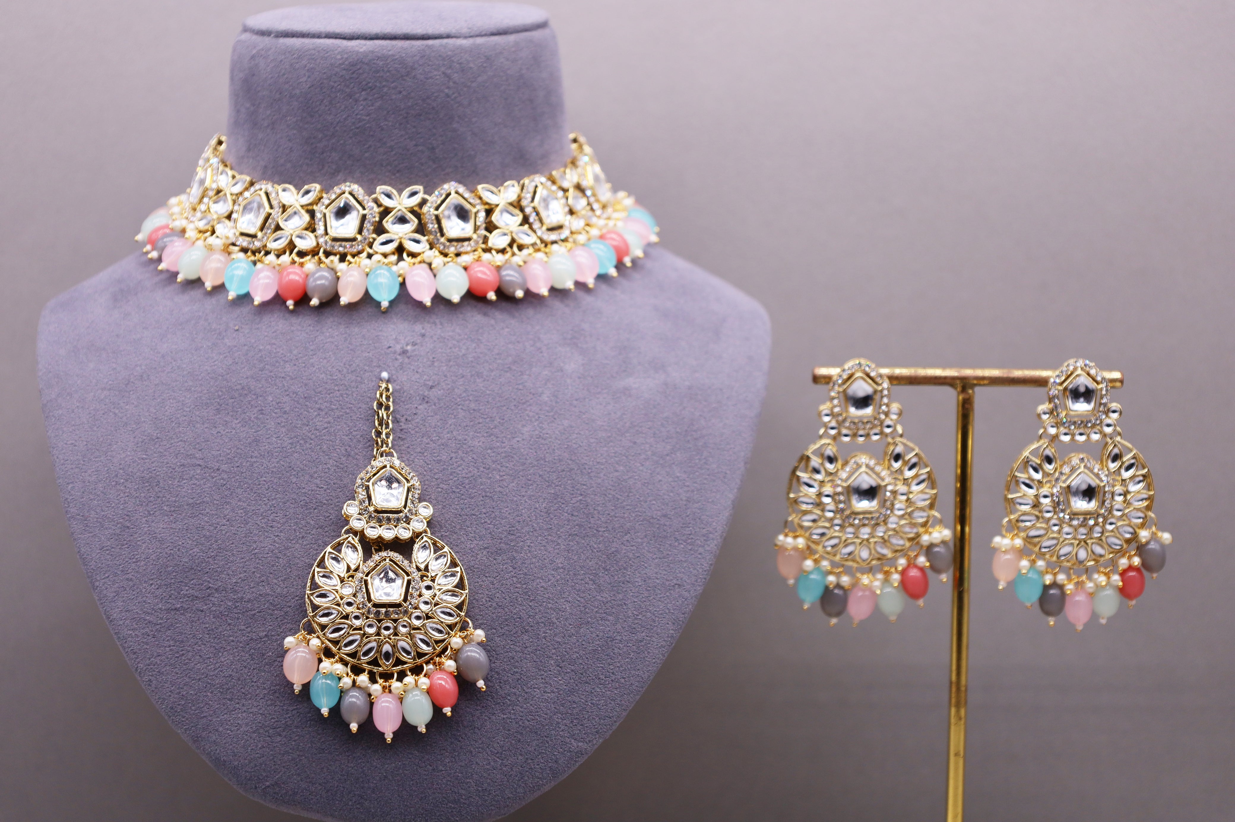 Vaishnavi Kundan Jewelry Set - Traditional Indian Bridal Necklace, Earrings & Maang Tikka Set for Weddings & Festive Occasions