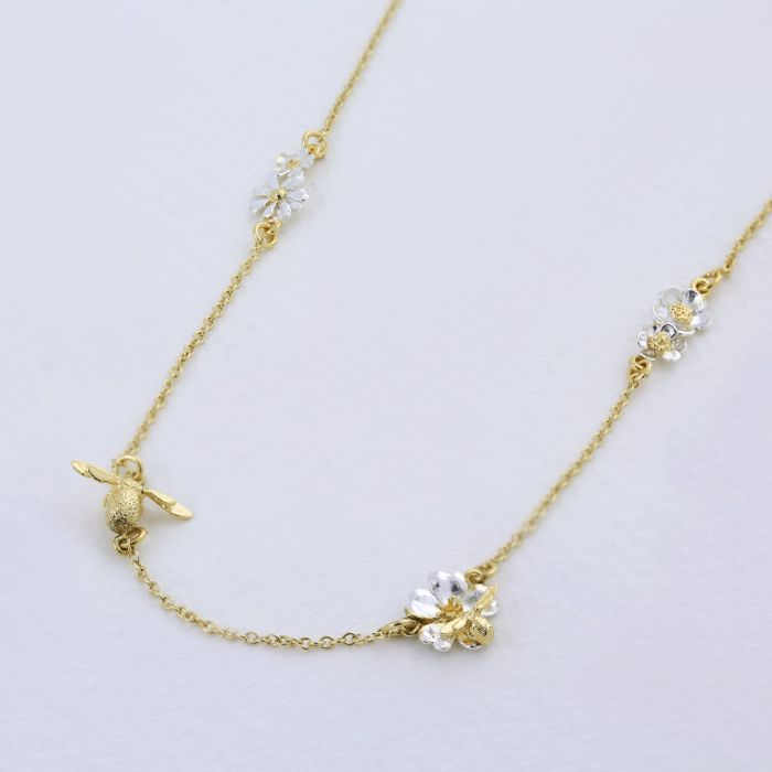 Floral Chain Necklace with Tiny Bee Charm - Dainty Gold Jewelry for Women, Perfect for Spring Outfits & Romantic Dates