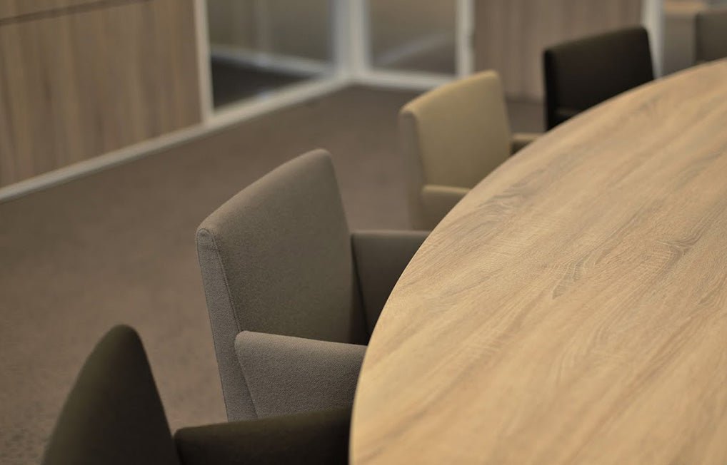Paco Caster Base Chair by Artifort - Modern Office Swivel Chair with Wheels for Home & Workspace - Perfect for Conference Rooms, Home Offices & Coworking Spaces