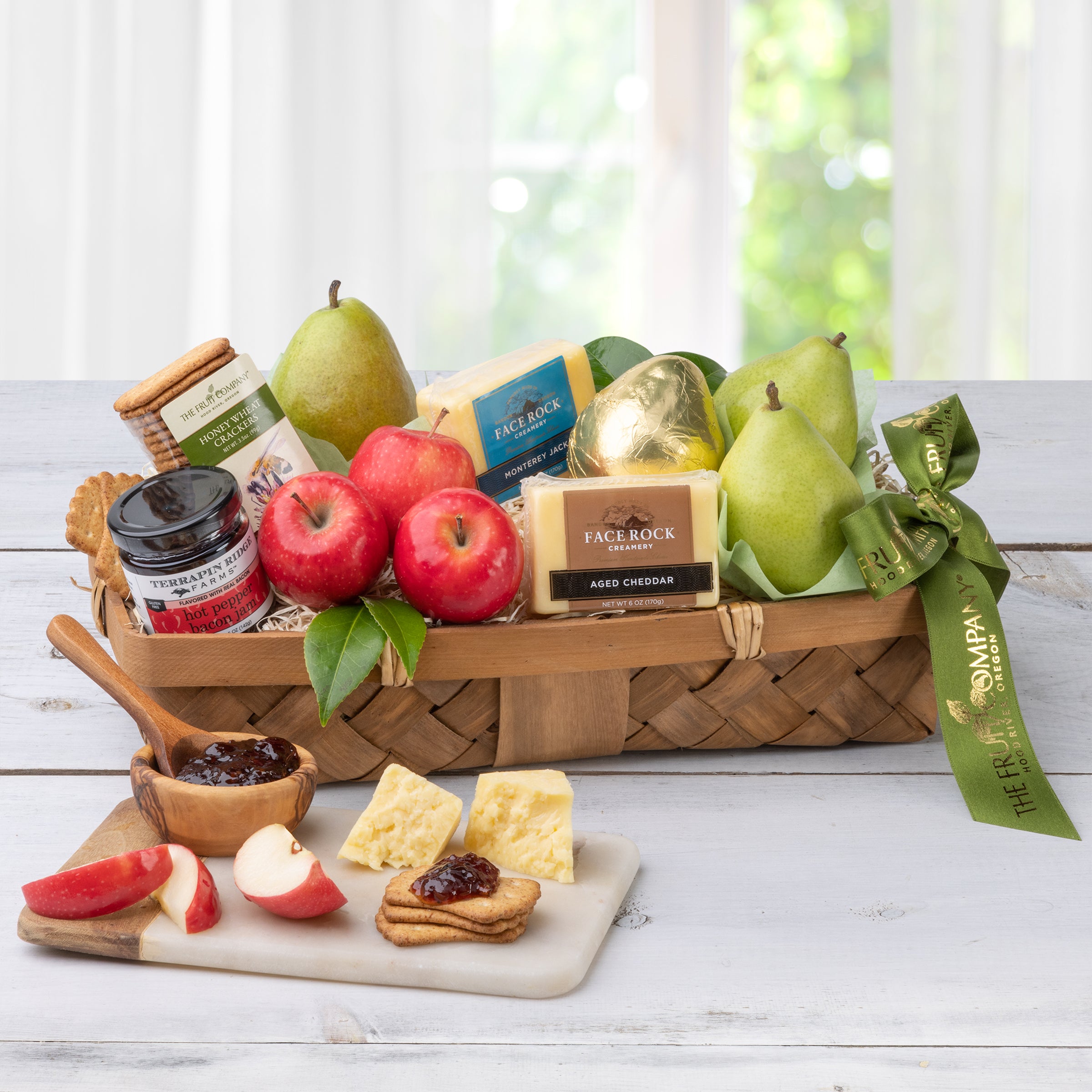 Elegant Sunday Brunch Basket Set - Perfect for Outdoor Picnics, Bridal Showers & Mother's Day Gifts