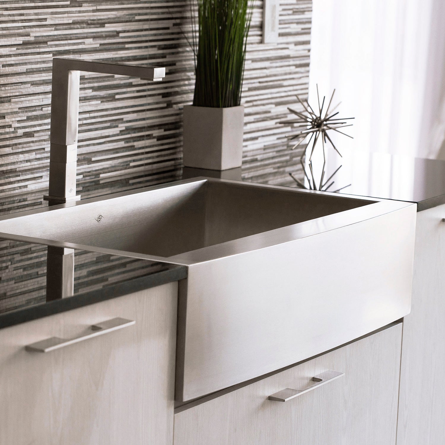 DAX Farmhouse Kitchen Sink 32x20 Inches - 16 Gauge Stainless Steel with Brushed Finish - Undermount or Drop-in Installation - Perfect for Modern Farmhouse & Rustic Kitchen Designs (DAX SQ 3321)