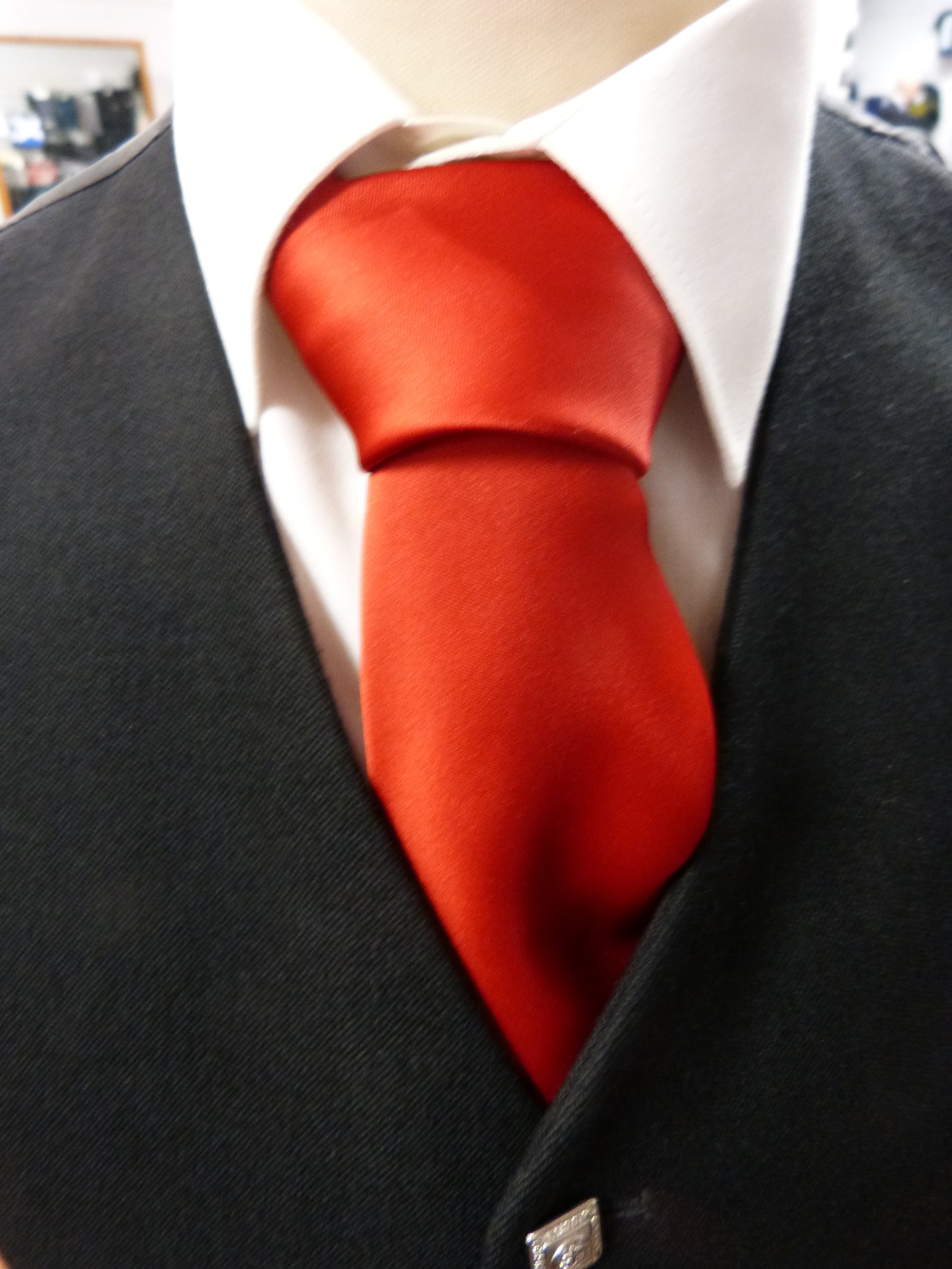 Men's Scarlet Red Satin Necktie - Elegant Formal Tie for Weddings, Business Meetings & Special Occasions