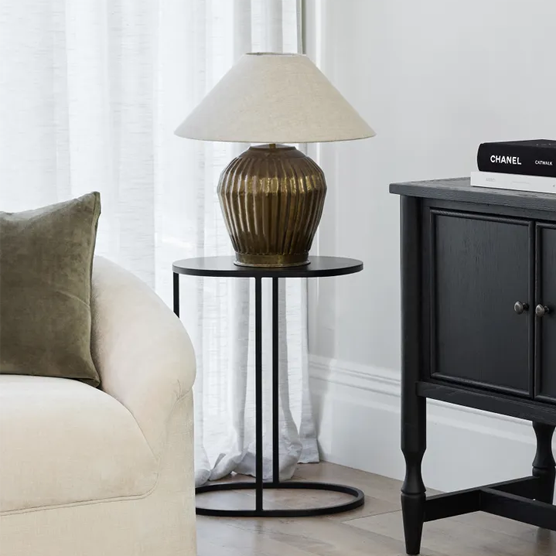 Stylish Black Oval Side Table for Couch - Perfect for Living Room, Bedroom & Small Spaces - Modern End Table with Sturdy Design for Drinks, Books & Decor