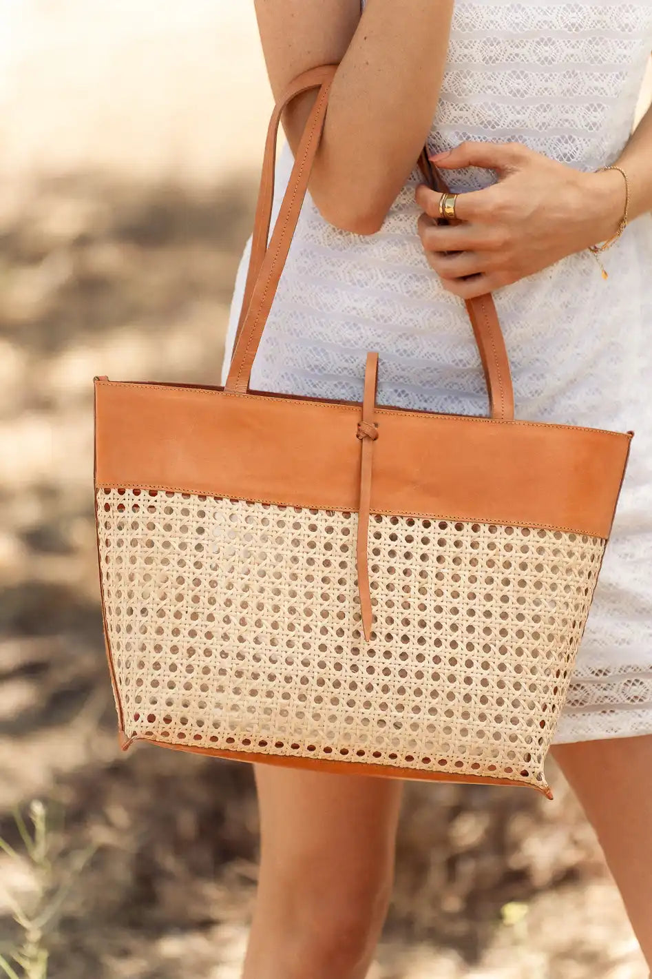 Ellie Wicker Tote Bag in Tan - Stylish Handwoven Straw Beach Bag for Women, Perfect for Summer Outings, Picnics, and Vacation Accessories