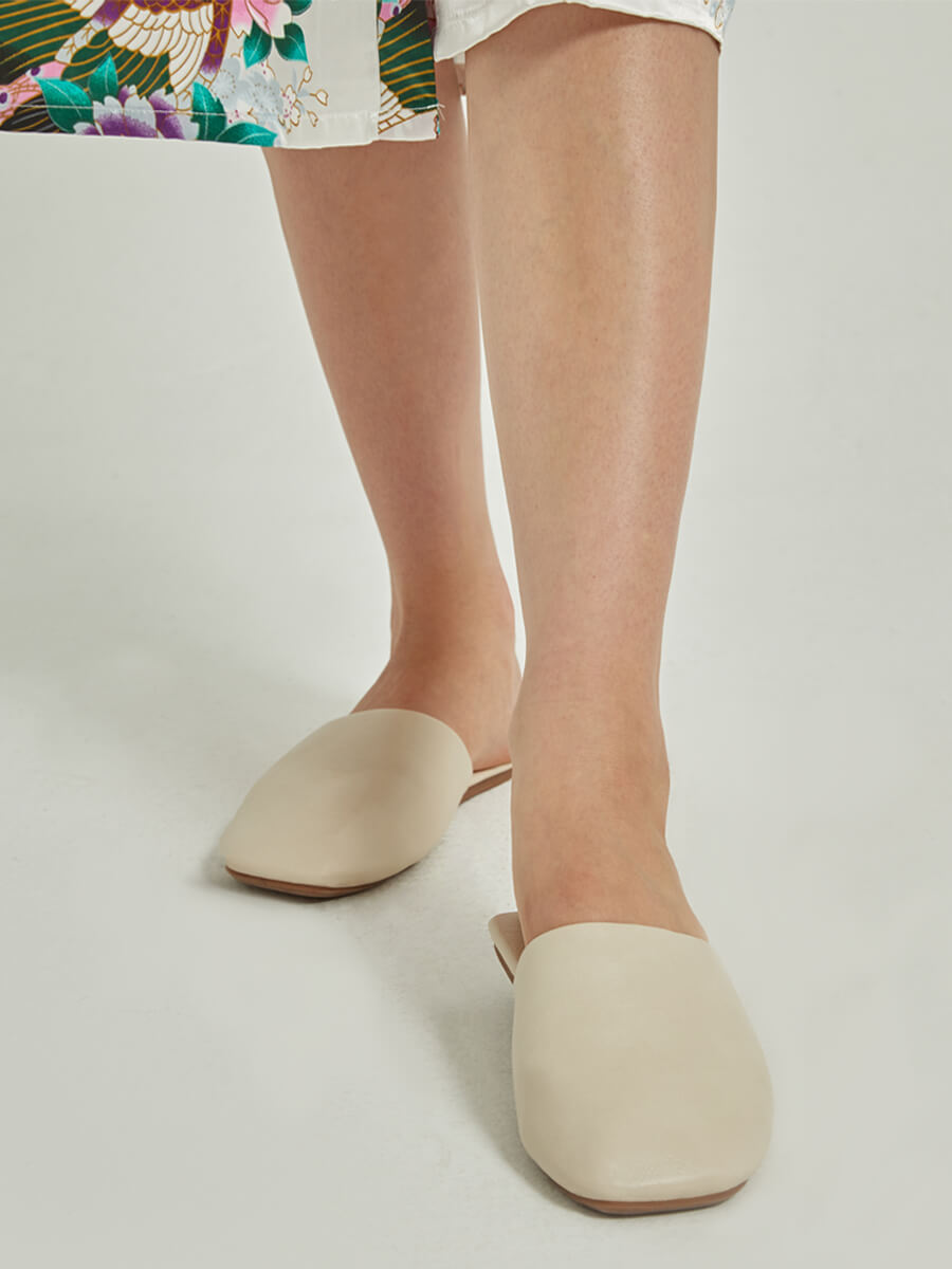 Elegant Cream Flat Bridal Slippers - Comfortable Wedding Shoes for Bride - Perfect for Ceremony, Reception & Honeymoon Getaway