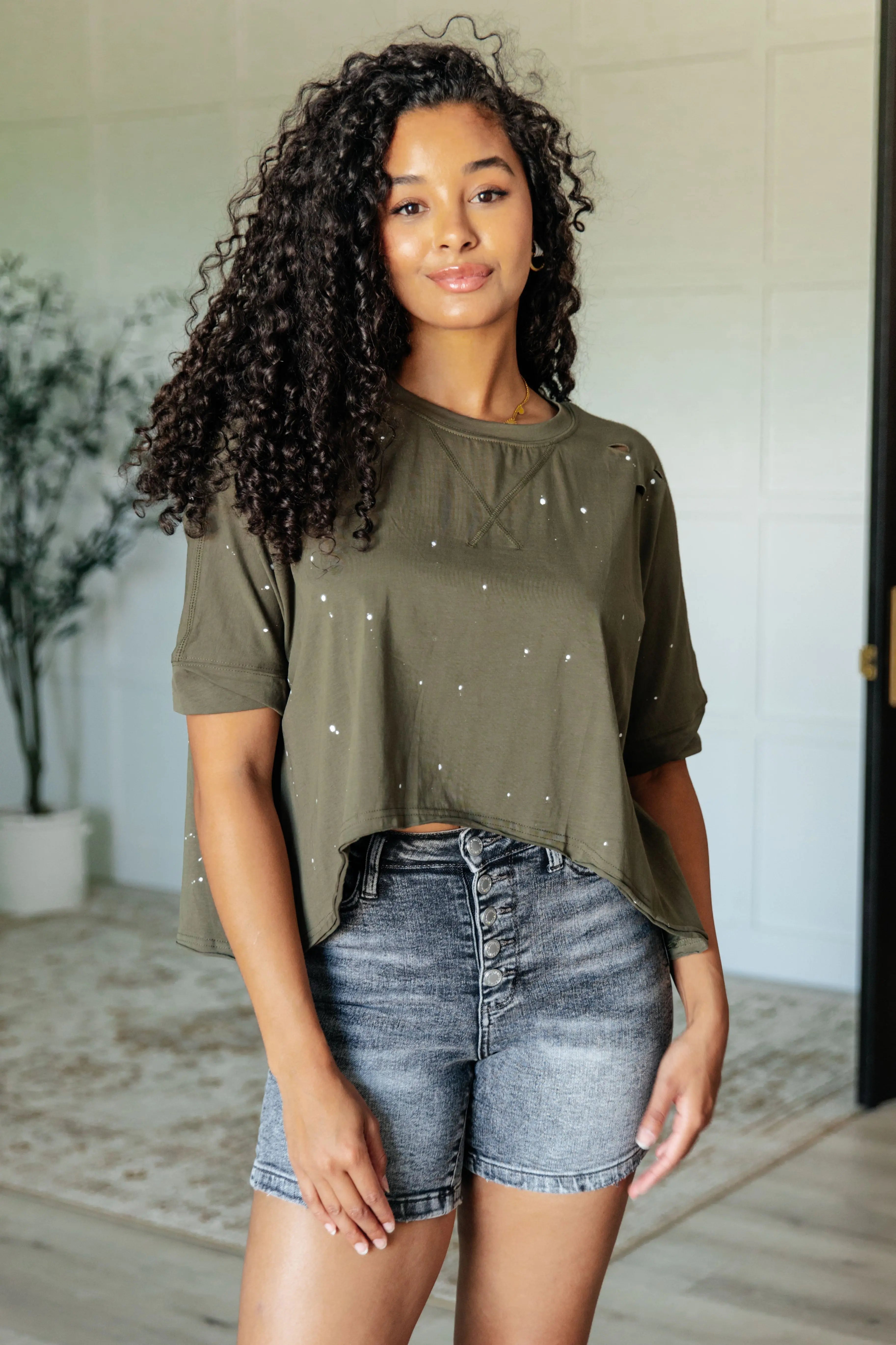 Stylish Asymmetrical Distressed Women's Top - Trendy Off-Shoulder Casual Tee for Streetwear & Night Out