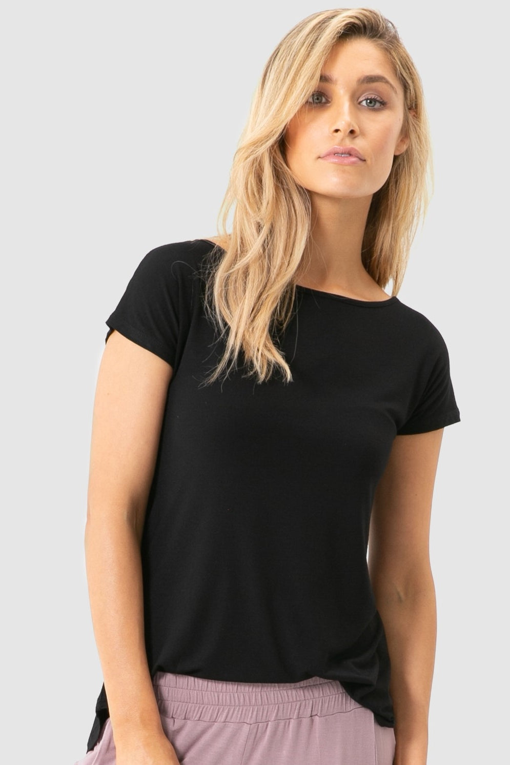 Organic Bamboo Pia Tee - Soft & Breathable Black T-Shirt for Men & Women | Eco-Friendly Casual Wear for Yoga, Travel & Everyday Comfort