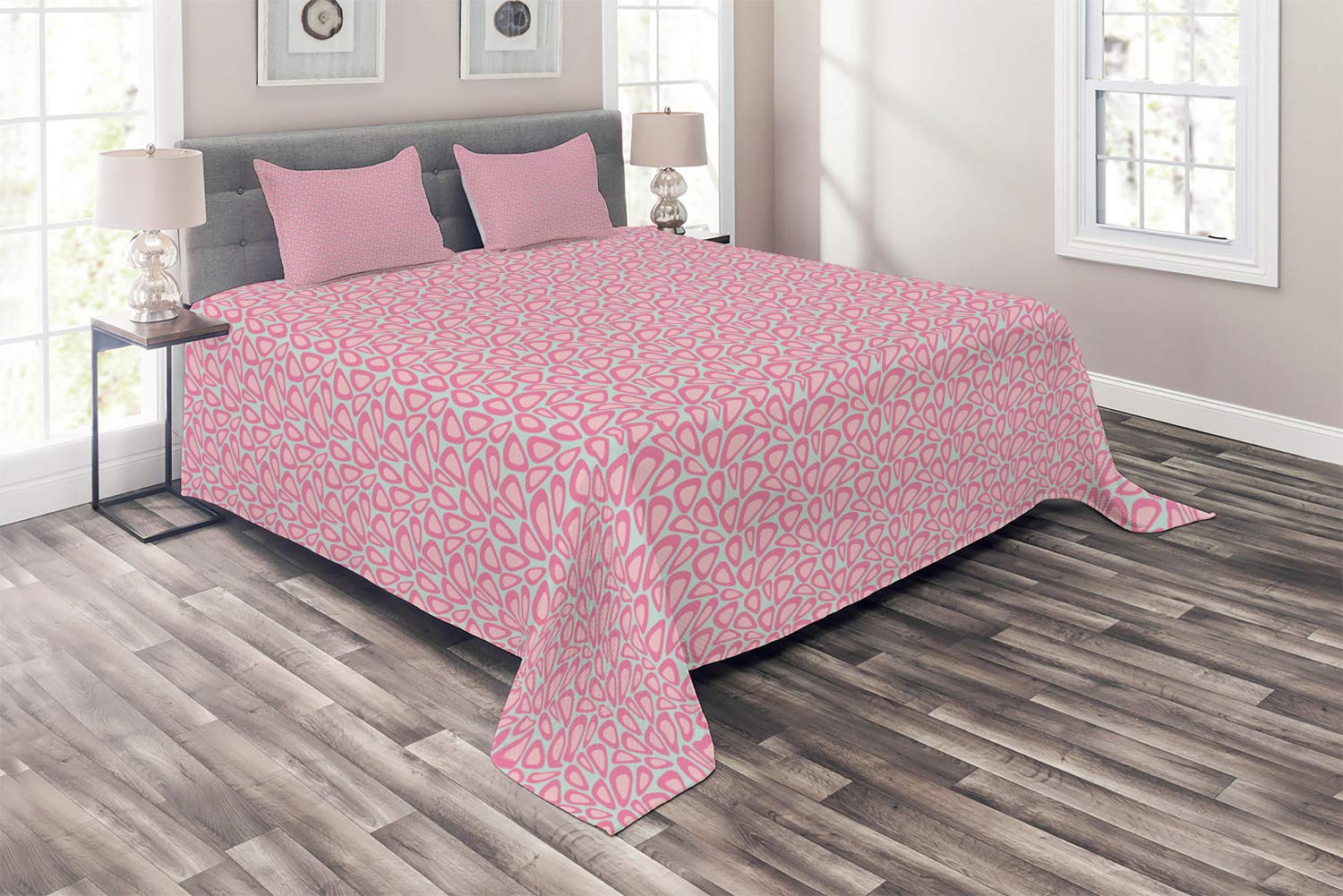 Ambesonne Abstract Quilt Set - Pastel Cadet Blue & Pink Random Shapes King Size 3-Piece Bedspread with 2 Pillow Shams | Modern Bedroom Decor for Guest Rooms & Master Suites