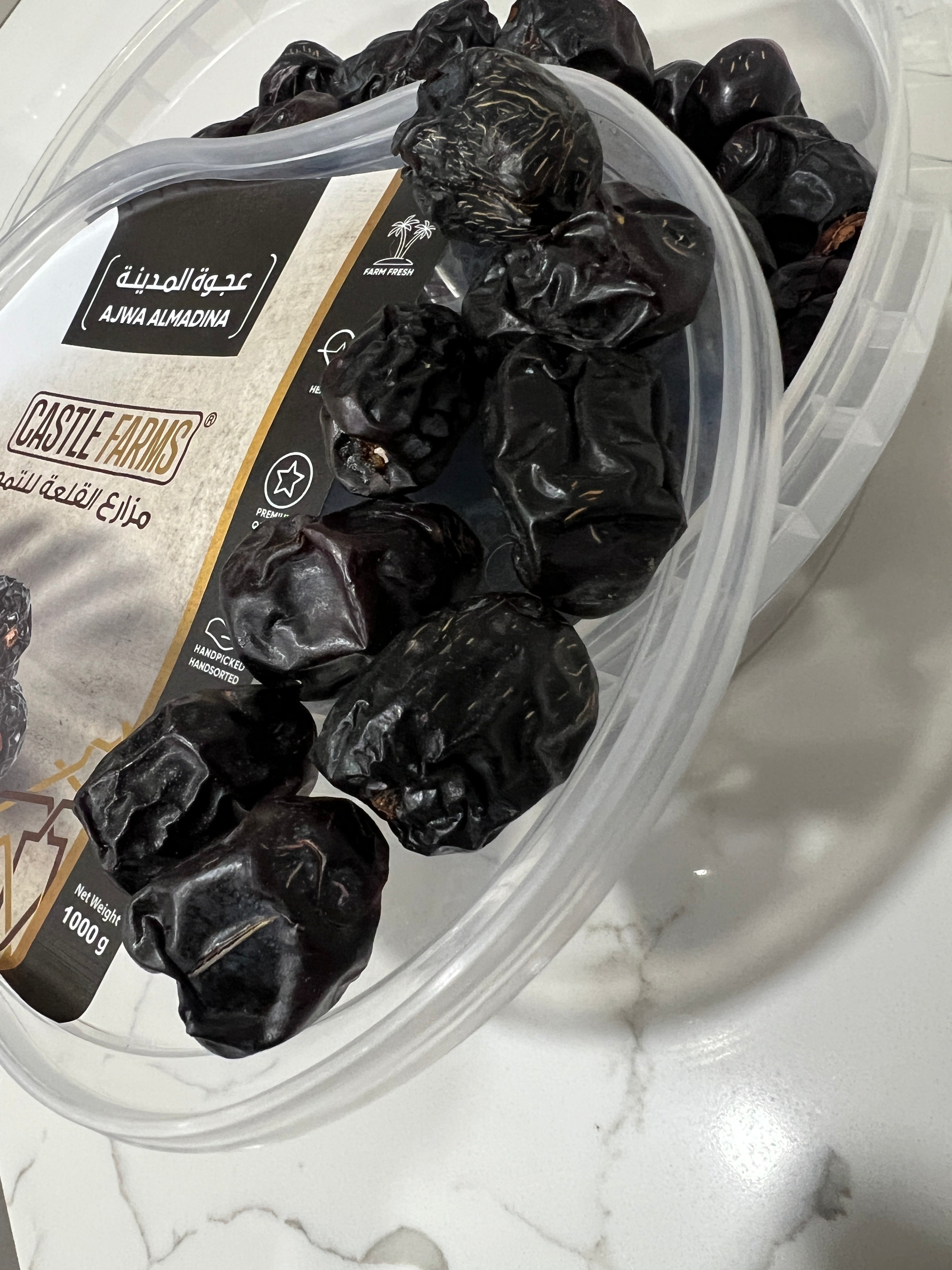 Premium Ajwa Almadina Dates 1000g - Organic Medjool Dates from Saudi Arabia - Natural Energy Snack for Ramadan, Healthy Breakfast & Gift Box