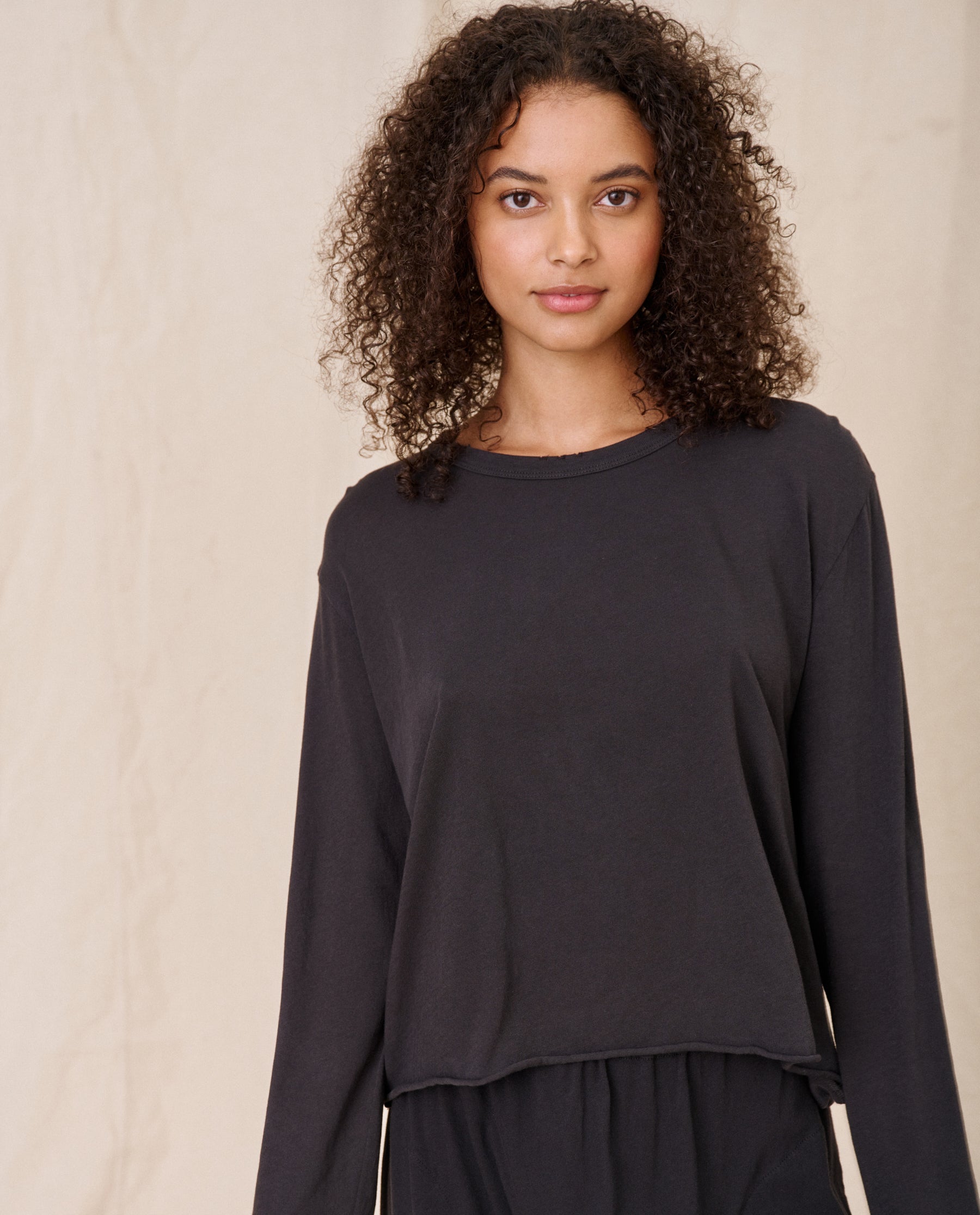 Women's Long Sleeve Crop Top T-Shirt - Soft Stretch Fabric, Almost Black Color - Perfect for Casual Wear, Layering & Street Style Outfits