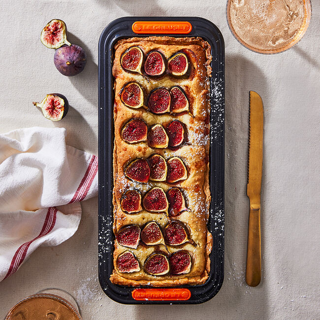 Le Creuset 12 x 4.5 Inch Non-Stick Bread Loaf Pan - Perfect for Baking Homemade Sourdough, Banana Bread & Artisan Loaves