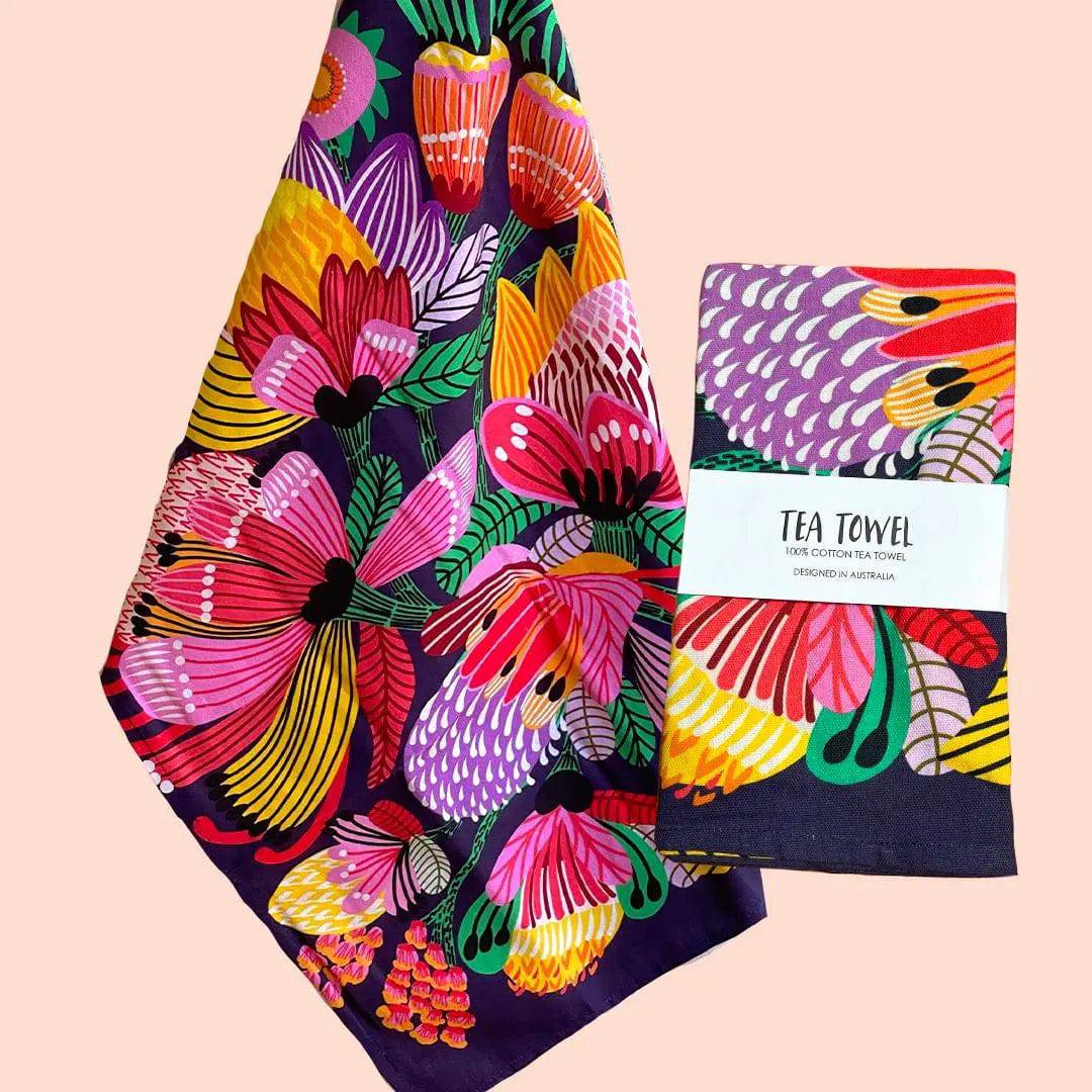 Premium Wild Proteas Printed Kitchen Tea Towel - Soft Absorbent Dish Towel for Drying Dishes, Cleaning Countertops - Perfect for Kitchen, Dining, and Gift Giving