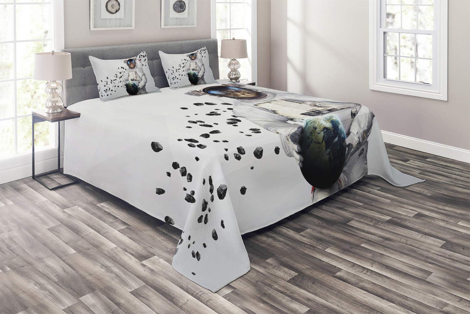 Ambesonne Space Cat Bedspread Set - Astronaut Kitten in Space Suit Holding Planet with Galaxy Print, 3-Piece Quilted King Size Bedding (Duvet Cover + 2 Pillow Shams) in White, Black & Blue - Perfect for Space-Themed Bedrooms, Kids Rooms & Sci-Fi Decor