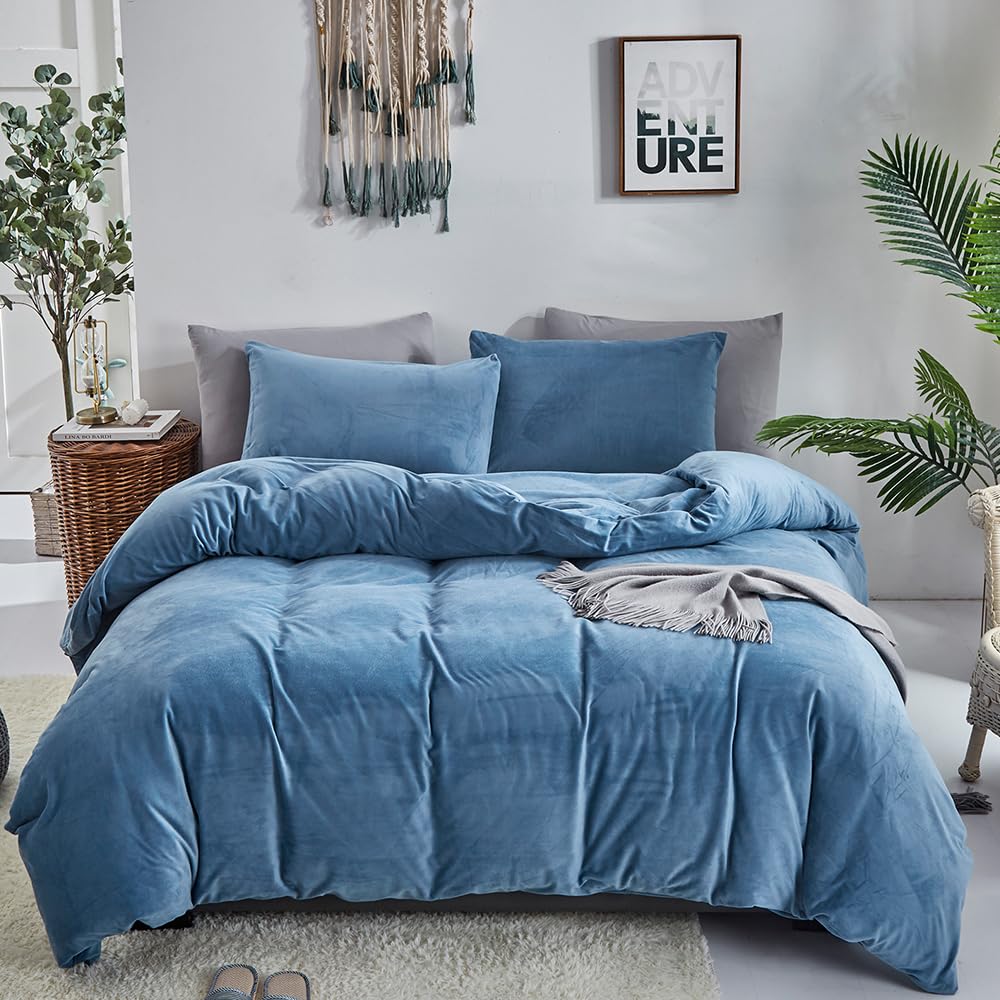 CLOTHKNOW Blue Velvet King Duvet Cover Set - 3 Piece Soft & Cozy Bedding Set with 2 Pillowcases | Luxury Fluffy Comforter Cover in Lake Blue & Green | Perfect for Master Bedroom, Guest Room & Cozy Winter Nights