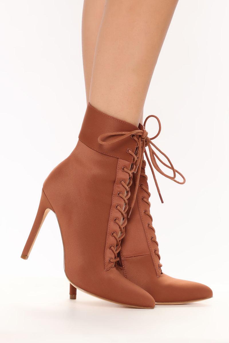 Kairi Booties for Women - Stylish & Comfortable Ankle Boots for Fall & Winter | Perfect for Casual Outfits, Work & Date Nights
