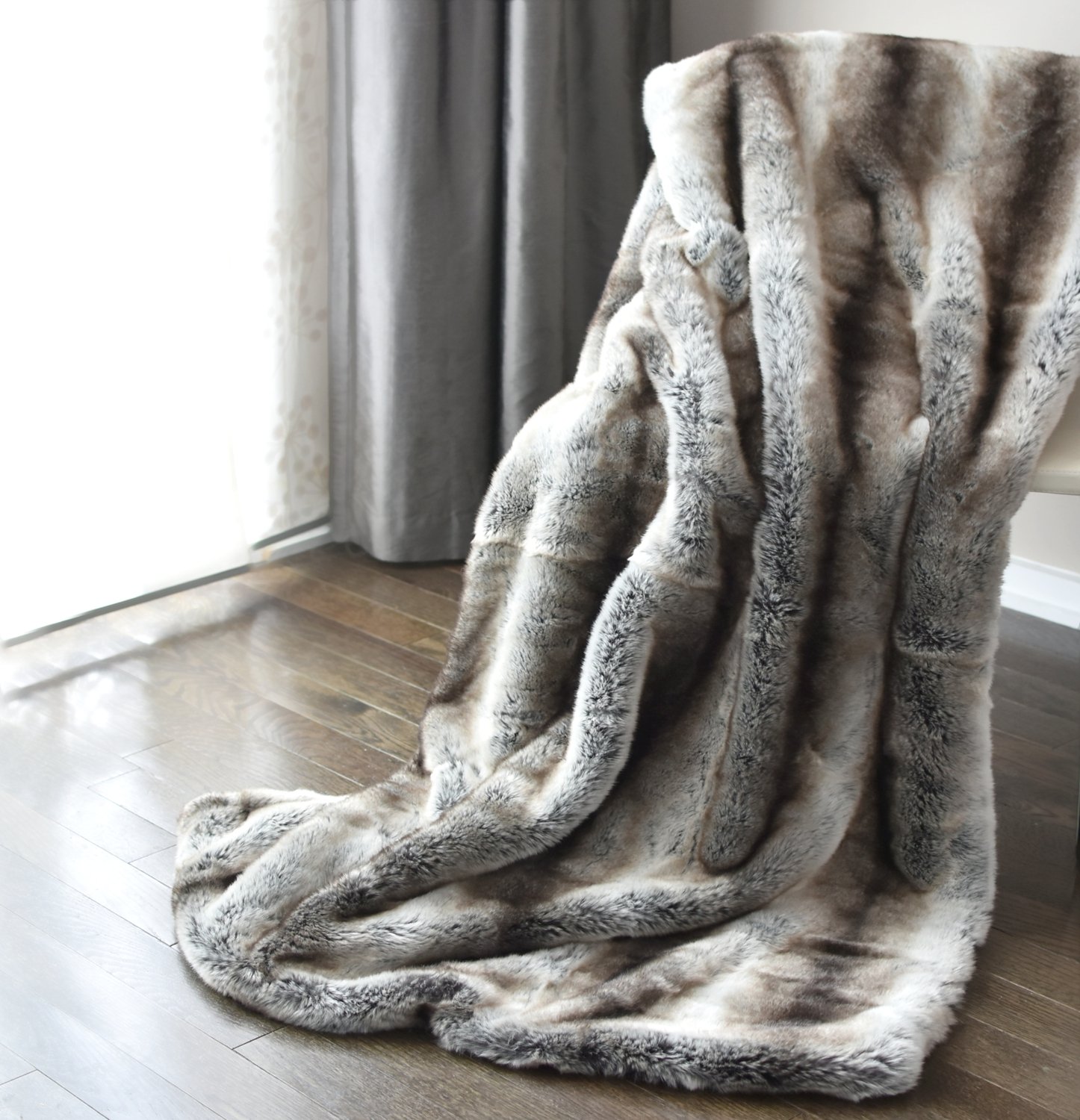 Luxury Faux Fur Oversized Throw Blanket - Ultra Soft Plush Velvet Reverse - Fox Lynx, Gray Mink or Chinchilla Stripe - Cozy Home Decor for Sofa, Bed & Winter Nights