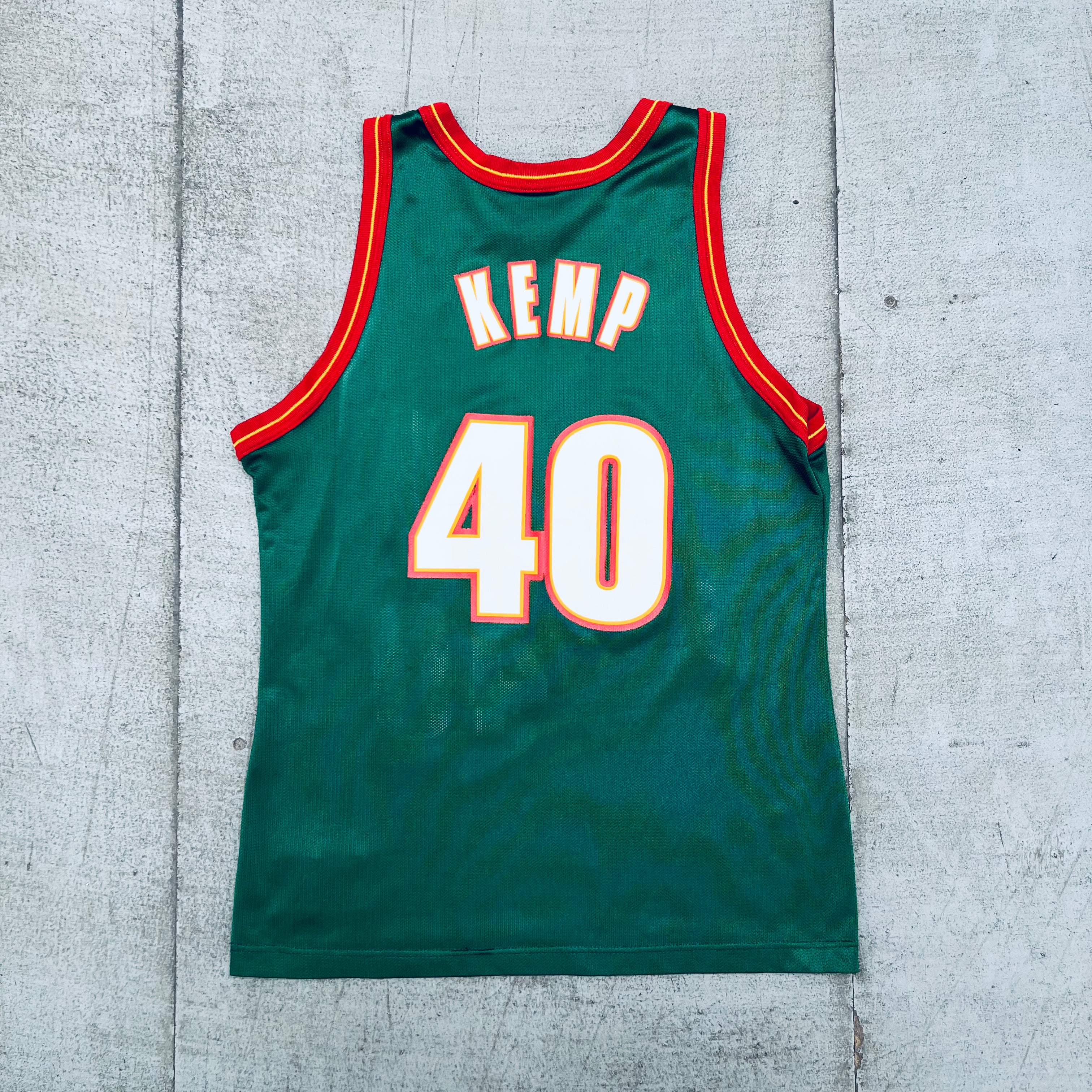 Shawn Kemp 1995/96 Seattle Supersonics NBA Championship Jersey - Men's Medium Replica Basketball Shirt for Fans & Collectors | Game Day, Cosplay & Sports Memorabilia Display