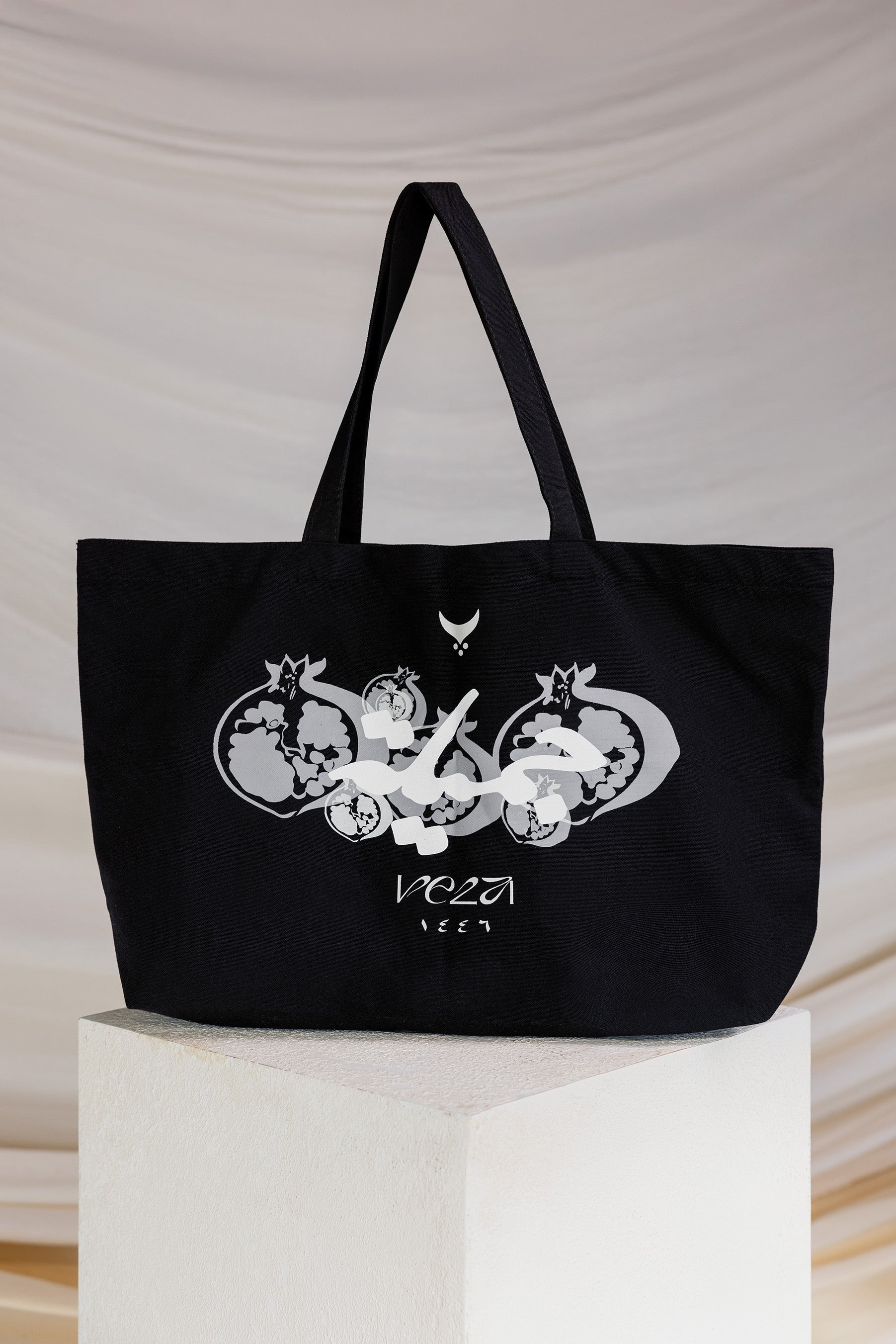 Stylish Pomegranate Print Tote Bag for Women - Trendy Reusable Shopping Bag, Perfect for Groceries, Beach, Work & Travel