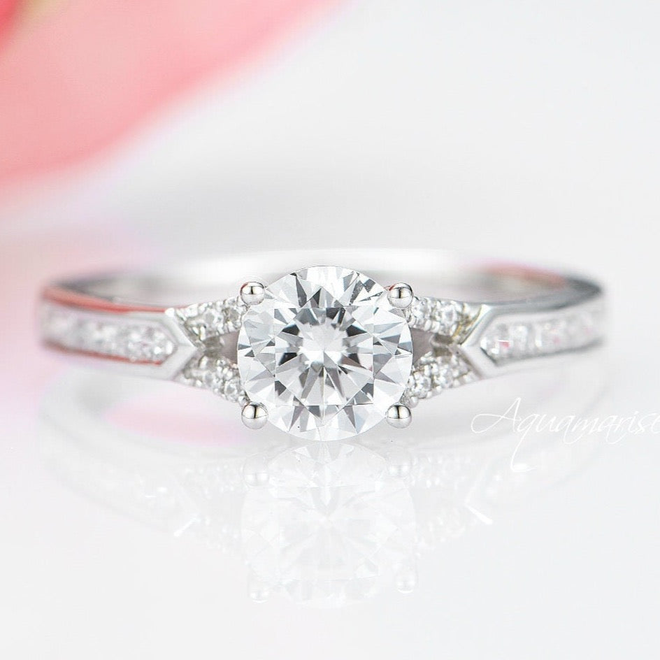 Round Cut Moissanite Engagement Ring 14K White Gold - Elegant Wedding Band, Anniversary Gift for Her, Perfect Proposal Jewelry for Brides