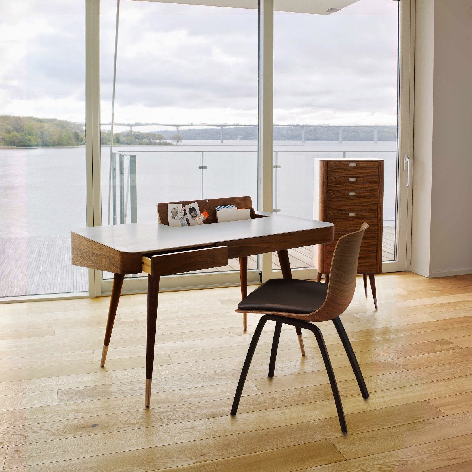 Nissen Gehl MDD AK1330 Modern Office Desk - Ergonomic Computer Desk for Home & Office Workspace, Compact Design with Durable Steel Frame - Perfect for Small Spaces, Study Rooms & Remote Work