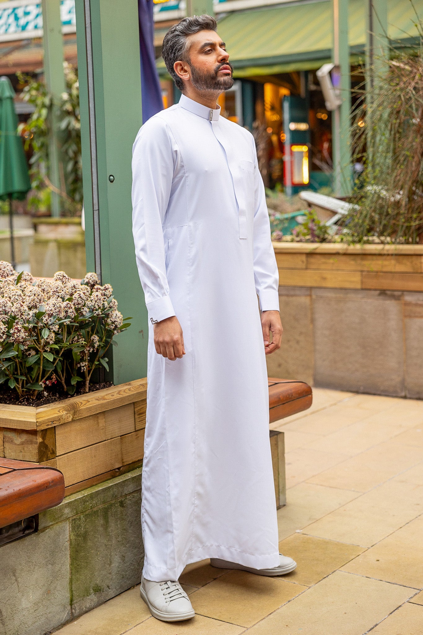 J122 White Buckle Cuff Thobe for Men - Traditional Arabic Robe with Adjustable Buckles - Perfect for Eid, Weddings & Special Occasions