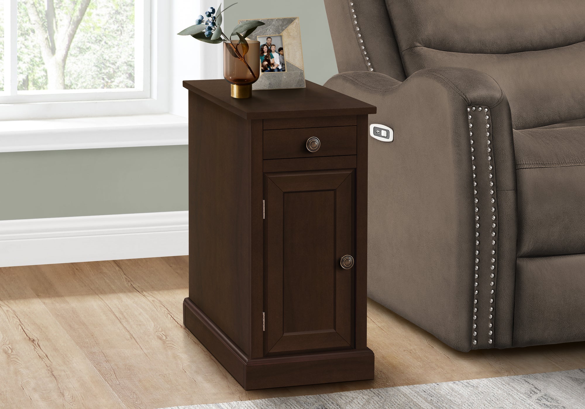 Classic Elegance Nightstand - Traditional Brown Wood Veneer Accent Table with Storage Drawer | Bedroom Side Table, Living Room End Table, Home Decor Furniture
